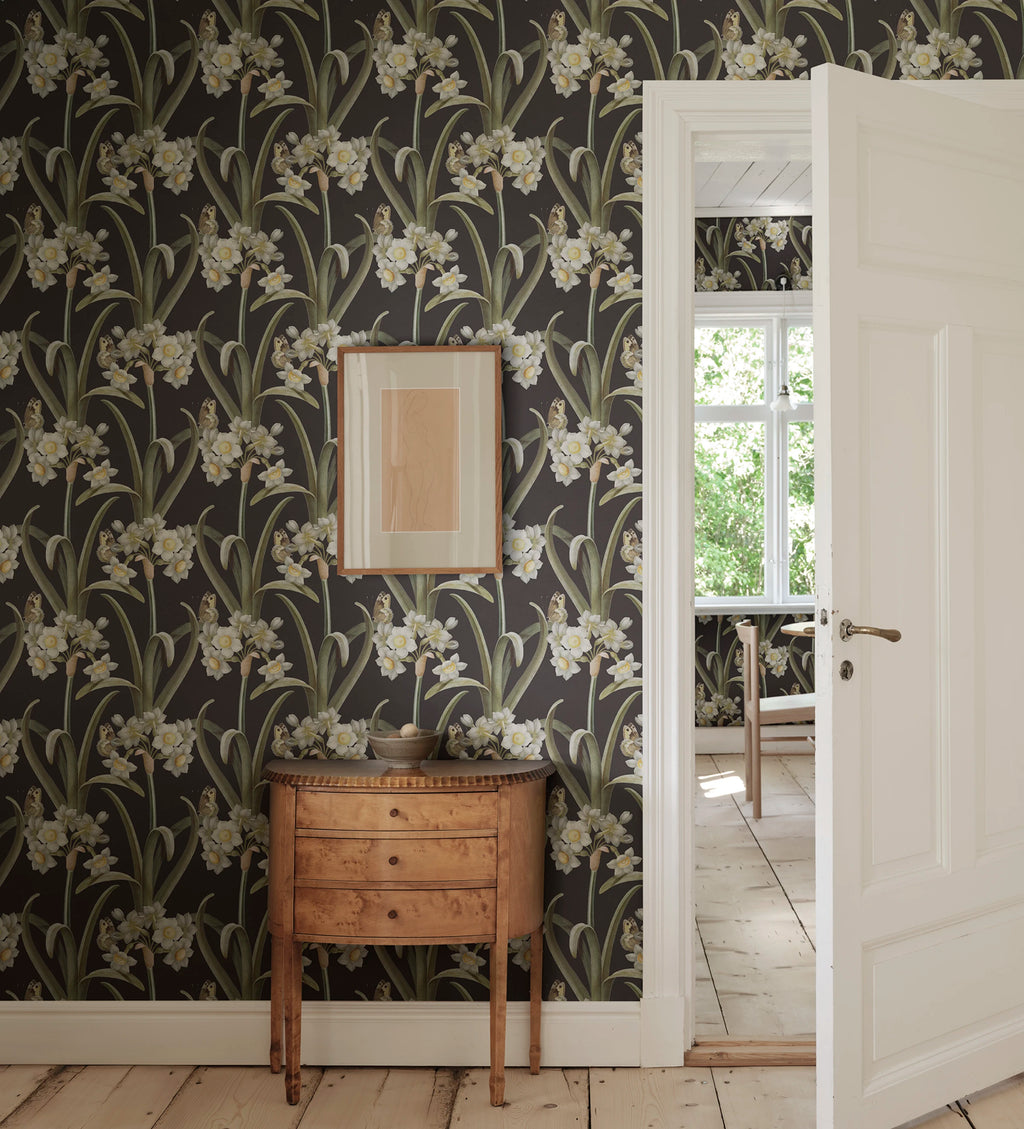Lilian wallpaper by Sandberg – botanical design, Charcoal, styled in a second room setting