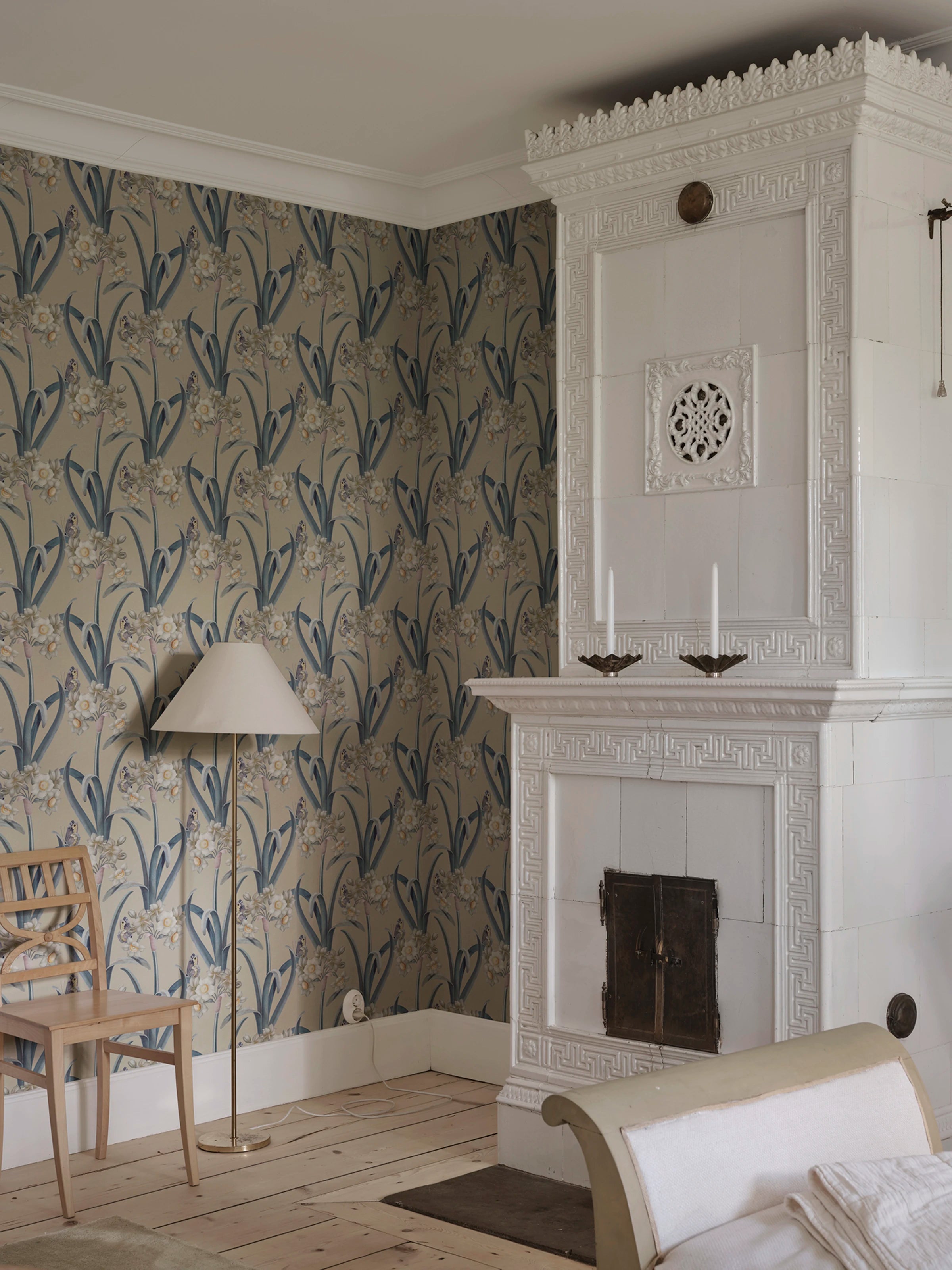 Lilian wallpaper by Sandberg – botanical design, Blue, styled on an interior wall