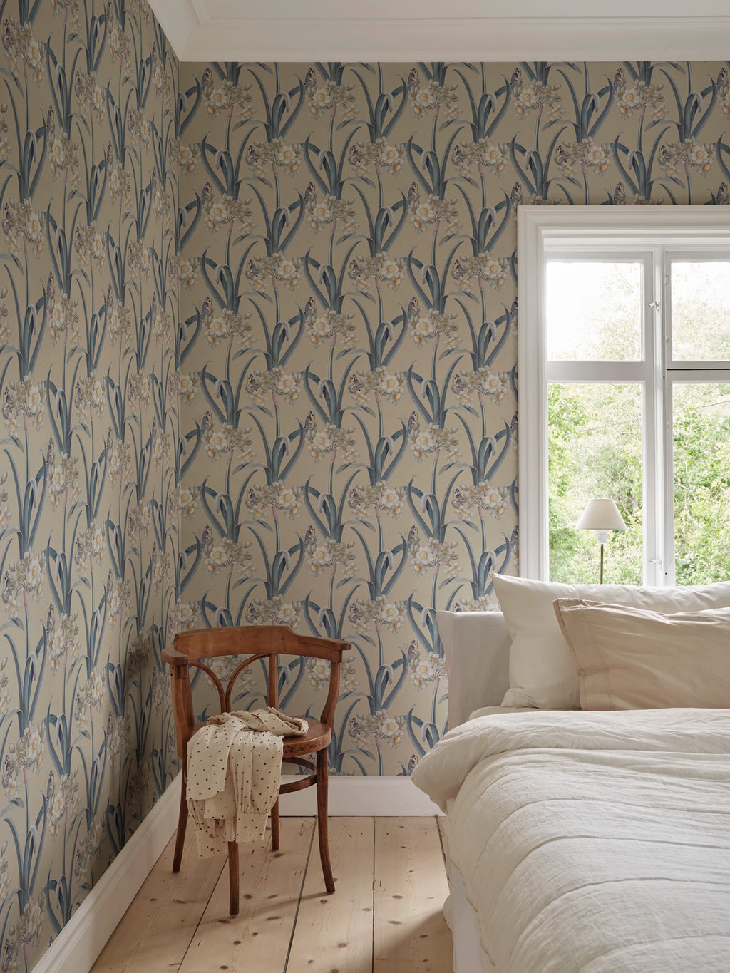 Lilian wallpaper by Sandberg – botanical design, Blue, styled in a second room setting