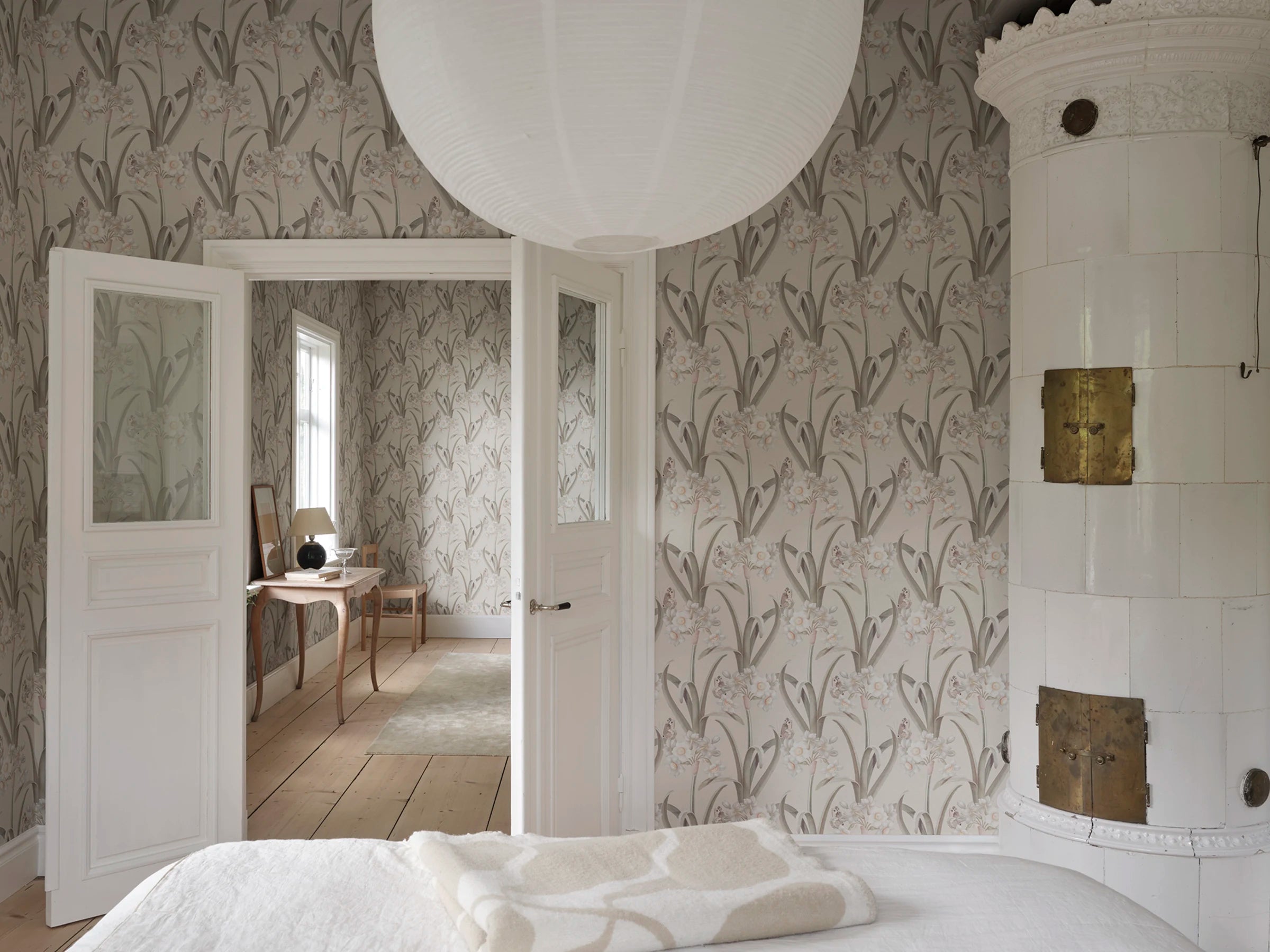 Lilian wallpaper by Sandberg – botanical design, Pastel, styled on an interior wall