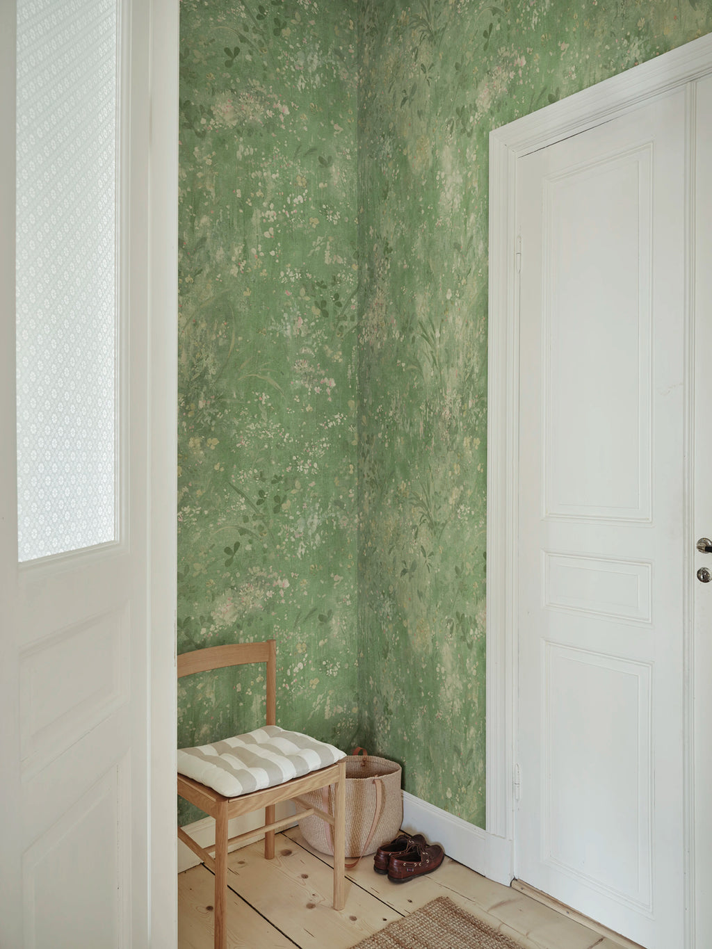 Juni wallpaper by Sandberg – floral design, Green, styled on an interior wall