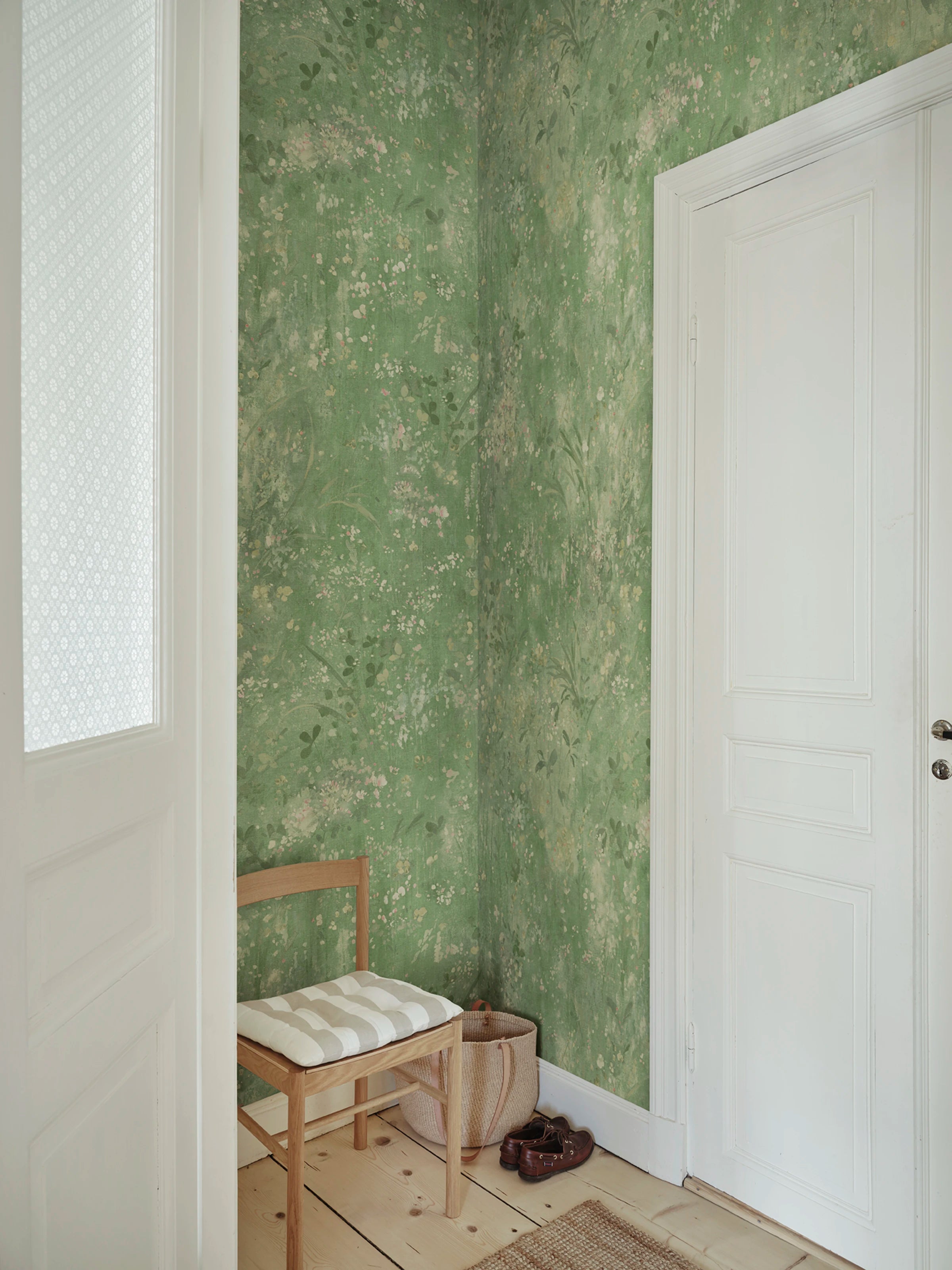 Juni wallpaper by Sandberg – floral design, Green, styled on an interior wall