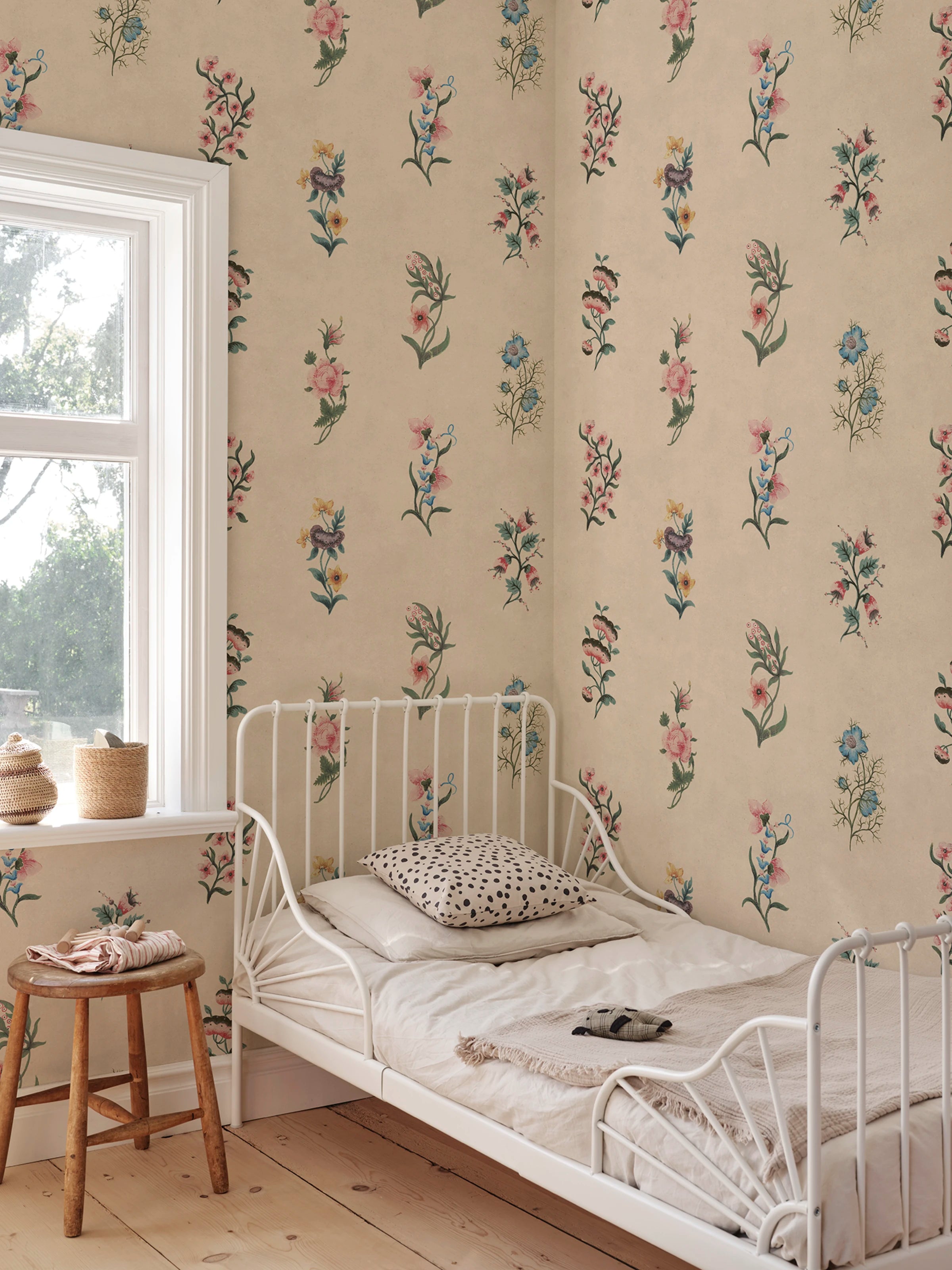 Victoria wallpaper by Sandberg – floral design, Colorful, styled in a second room setting