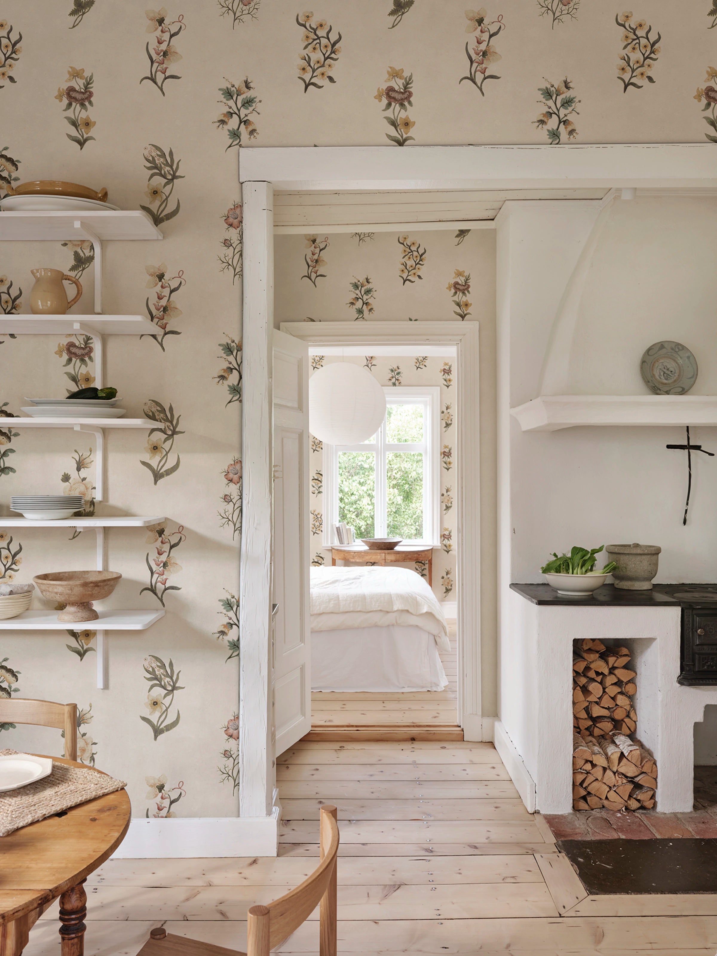 Victoria wallpaper by Sandberg – floral design, Honey, styled on an interior wall