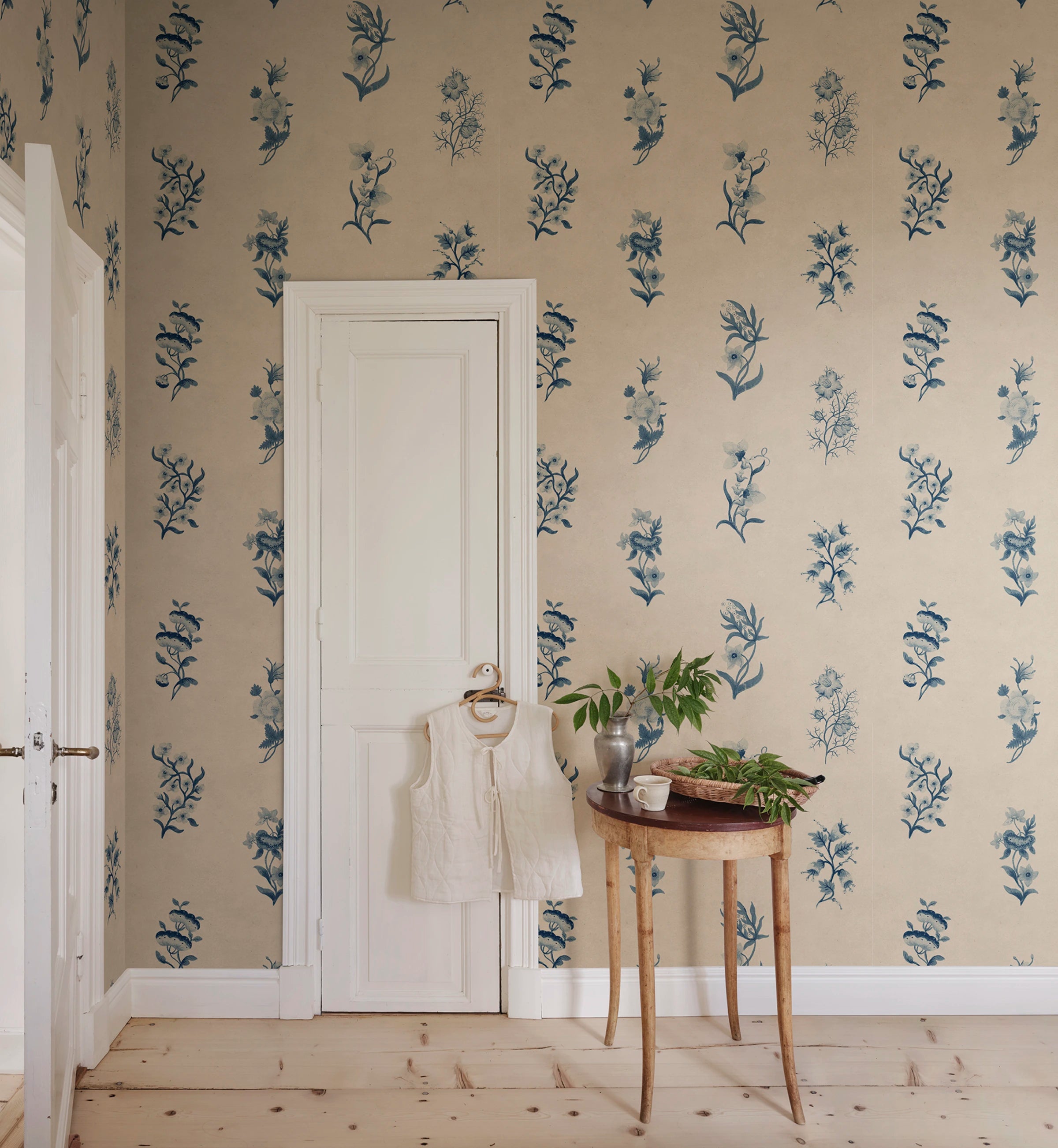Victoria wallpaper by Sandberg – floral design, Blue, styled in a second room setting