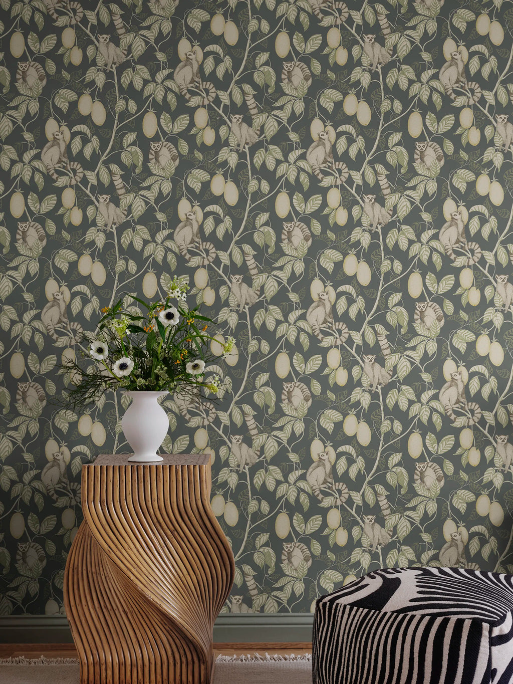 Elliot wallpaper by Sandberg in a room setting