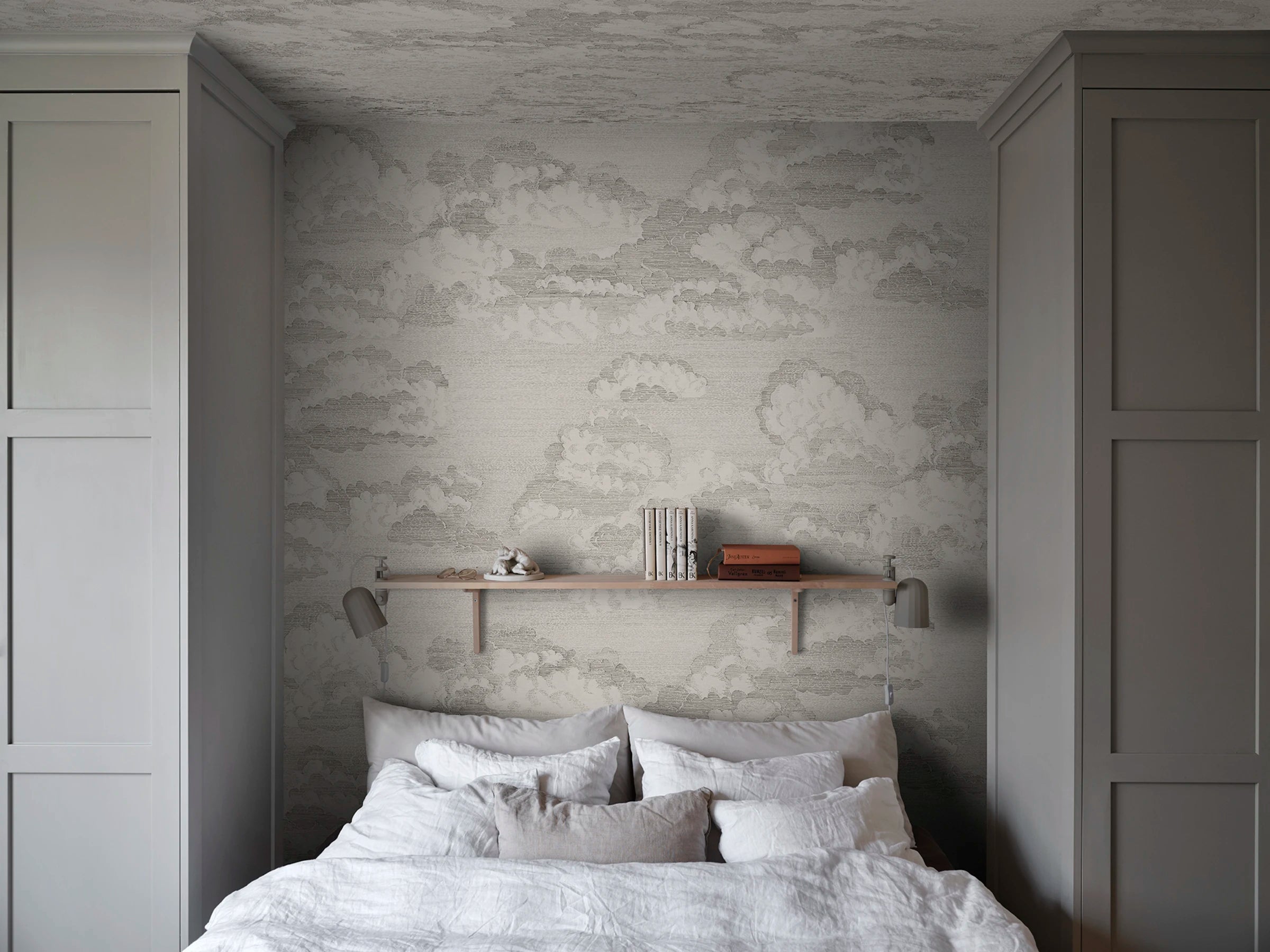Bonnie wallpaper by Sandberg – sky & clouds design, Grey – Graphite – styled in a room setting, view 3