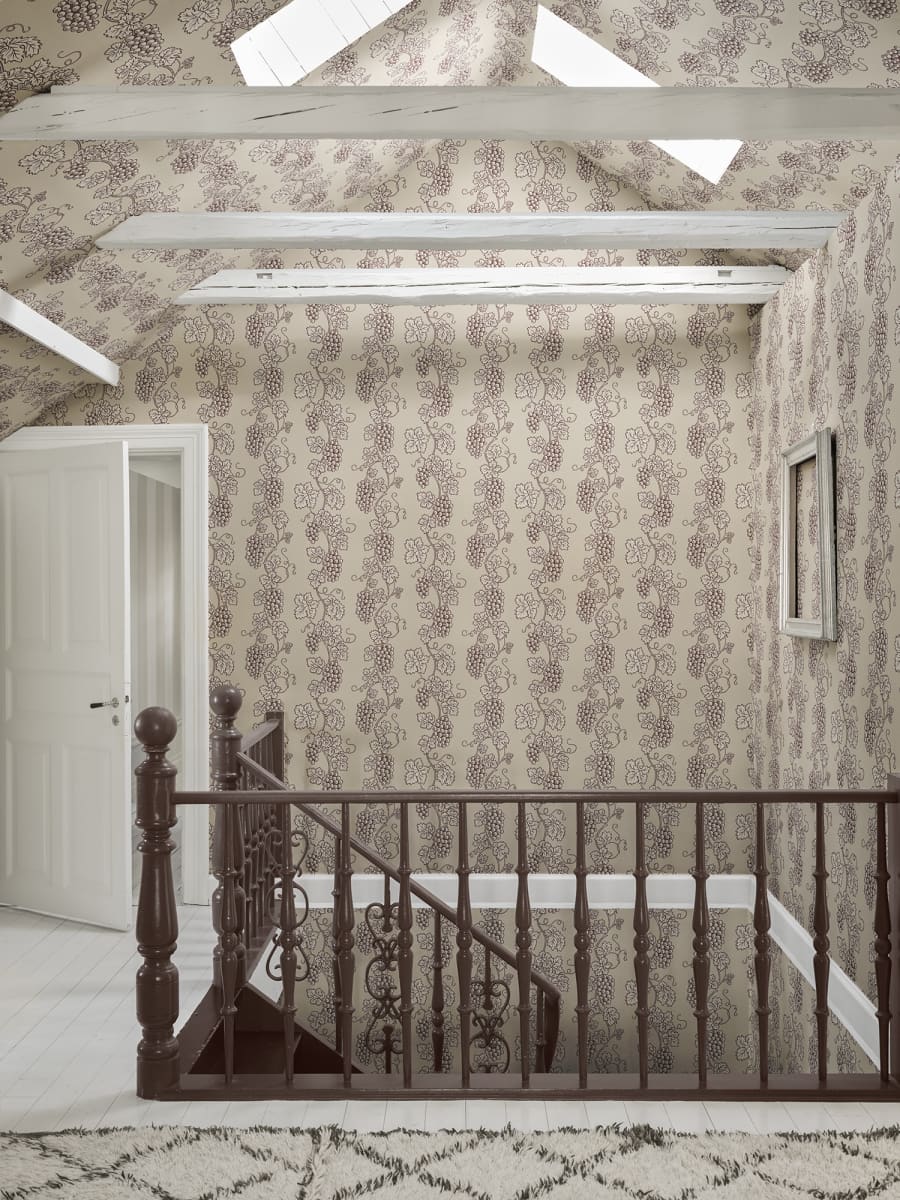 Carla wallpaper by Sandberg in a room setting