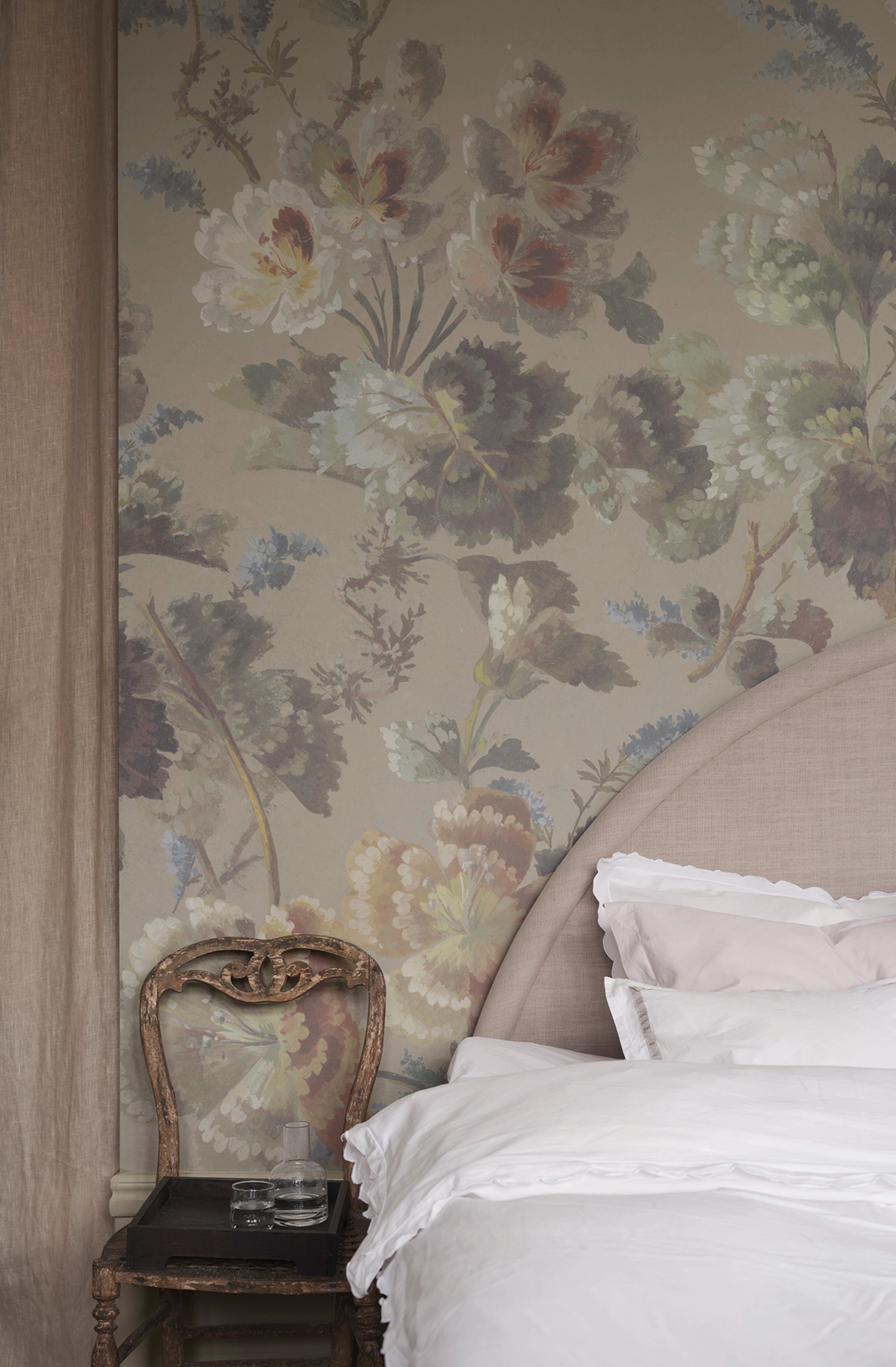 Ines wallpaper by Sandberg – floral design, Beige – styled in a room setting
