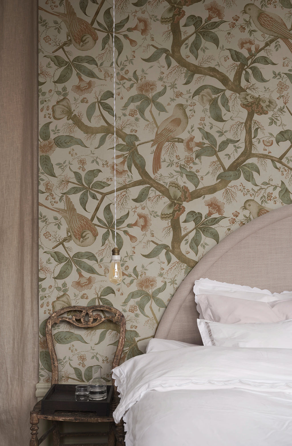 Alexa wallpaper by Sandberg – chinoiserie design, Green – Garden Green – styled in a room setting, view 4