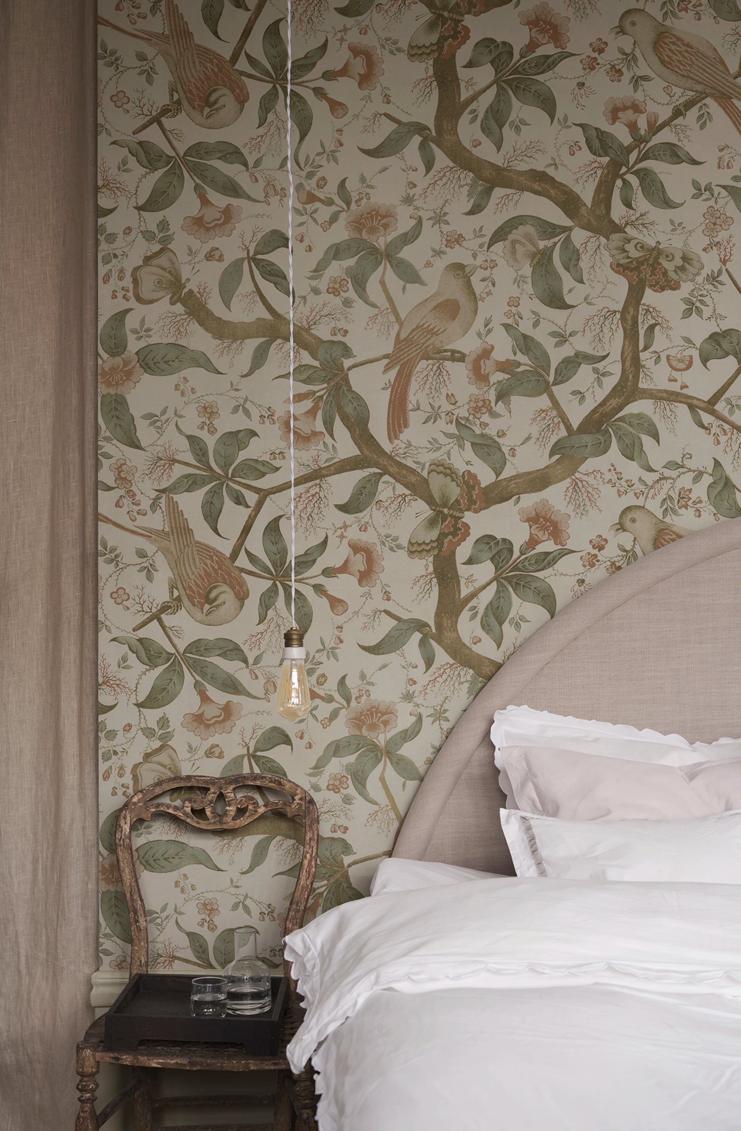 Alexa wallpaper by Sandberg – chinoiserie design, Green – Garden Green – styled in a room setting, view 4