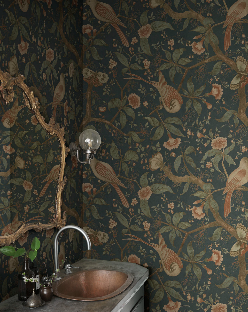 Alexa wallpaper by Sandberg – chinoiserie design, Blue – Classic Blue – styled in a room setting, view 2