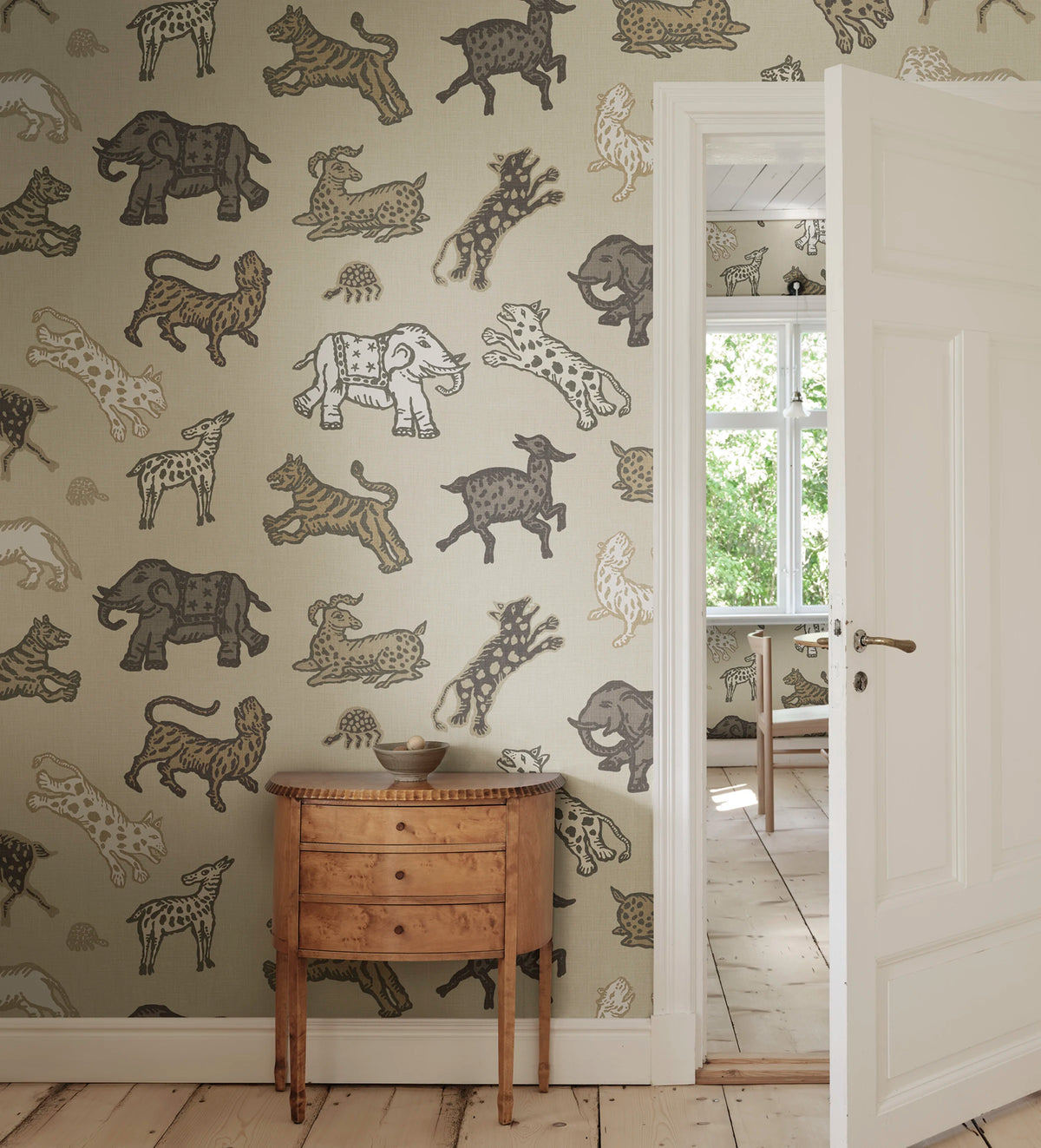 Leonard wallpaper by Sandberg – animals design, Beige – styled in a room setting, view 3