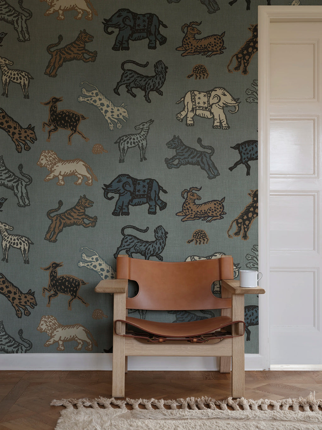 Leonard wallpaper by Sandberg – animals design, Blue – Misty Blue – styled in a room setting, view 7