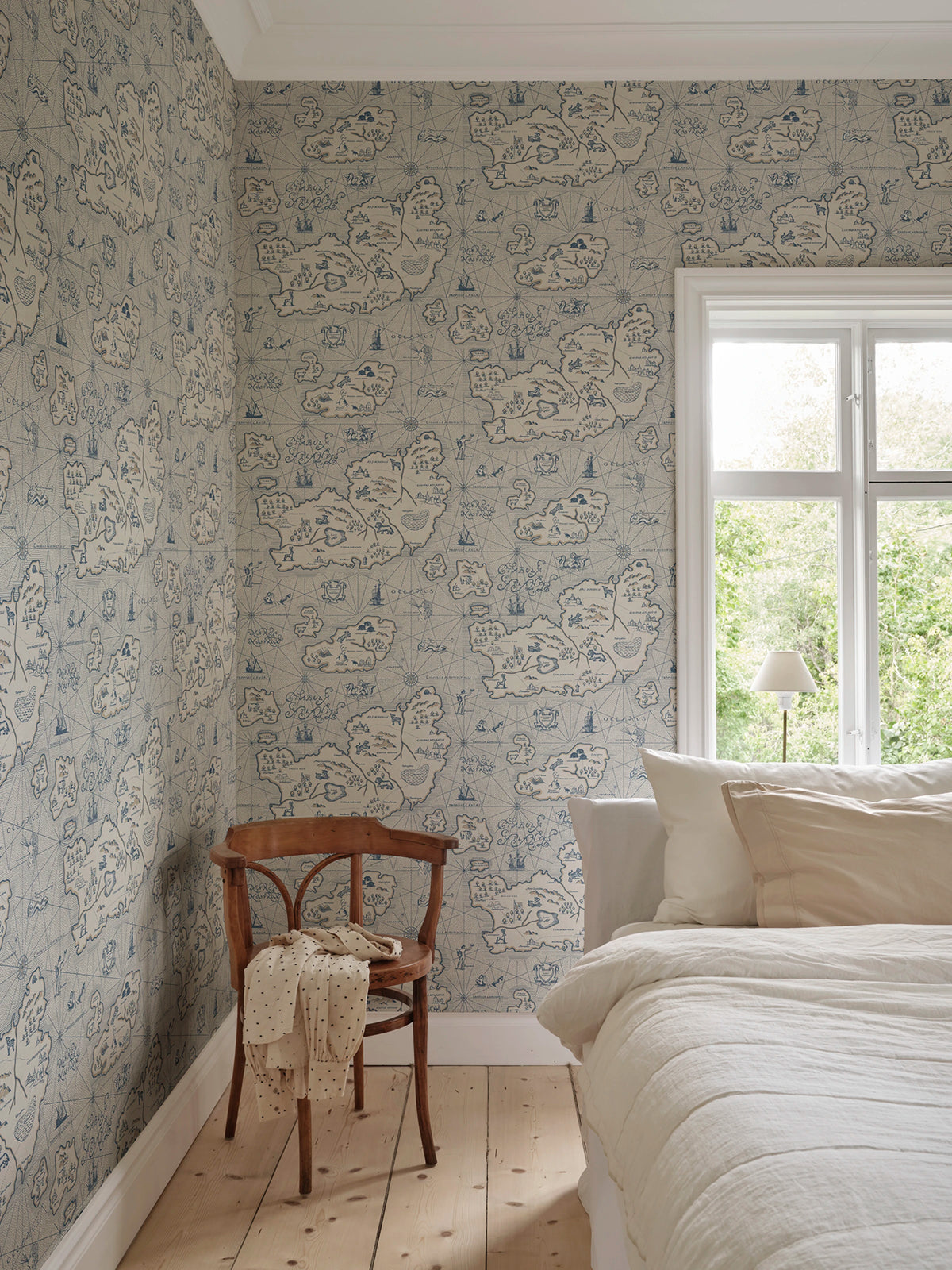 Ferdinand wallpaper by Sandberg – kids & nursery design, Blue – styled in a room setting, view 6