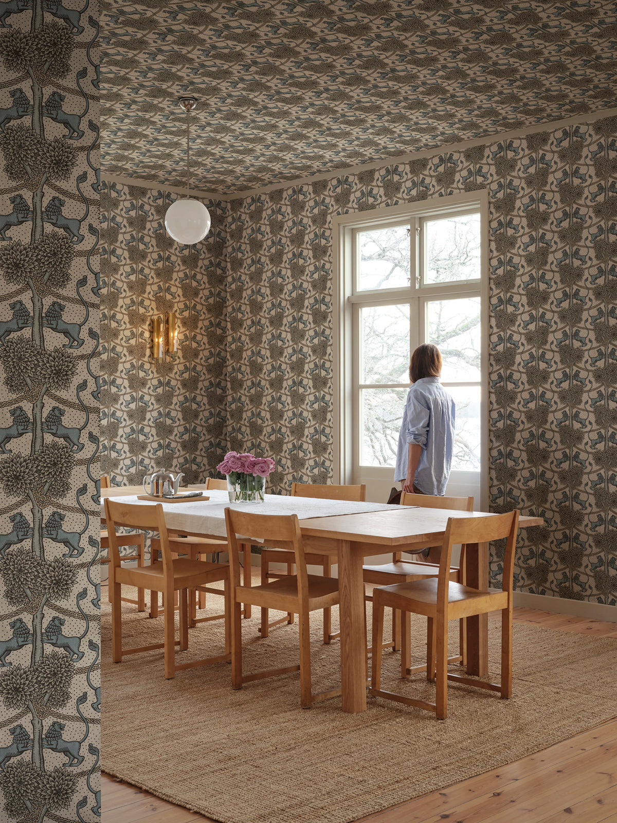Leopold wallpaper by Sandberg – animals design, Beige