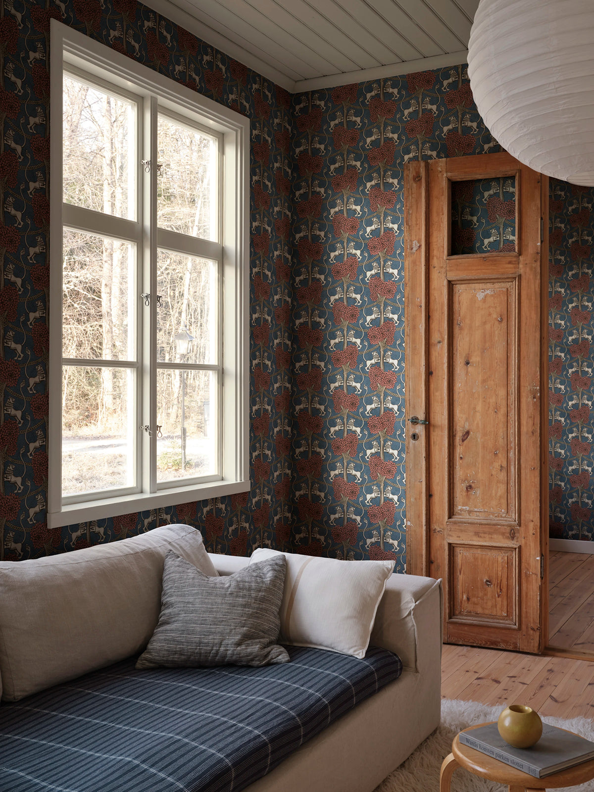 Leopold wallpaper by Sandberg – animals design, Blue