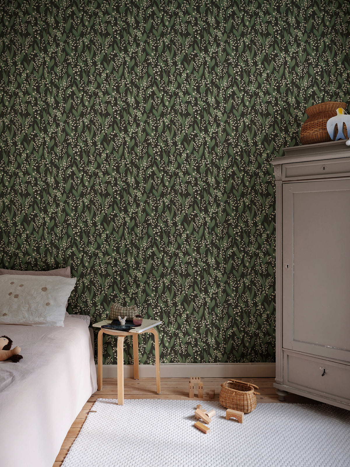 Liljekonvalj wallpaper by Sandberg in Charcoal, styled in a room, view 2