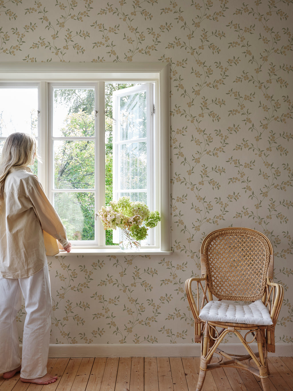 Smilli wallpaper by Sandberg in Oat, styled on an interior wall