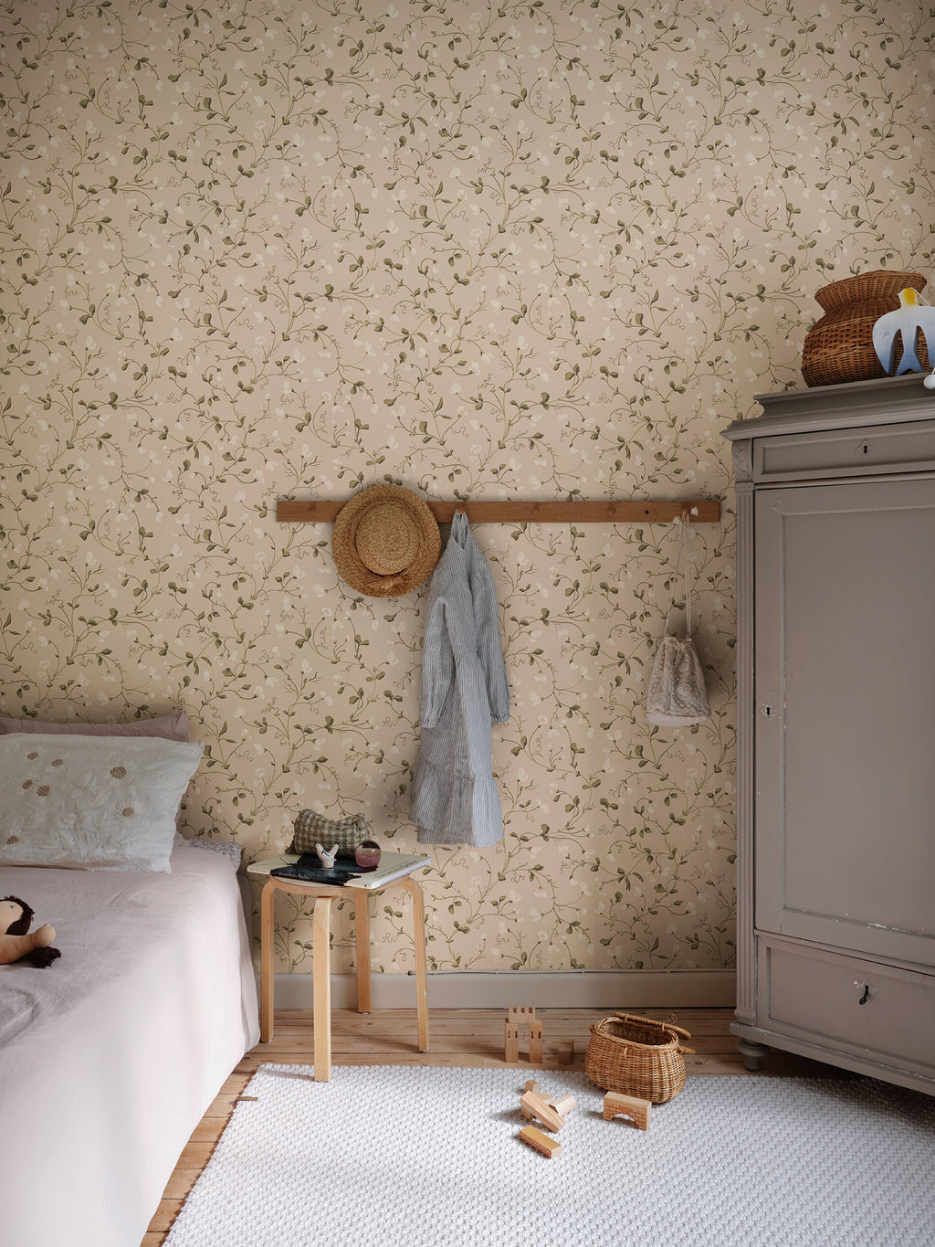 Lucy wallpaper by Sandberg in Sandstone, styled in a room, view 2