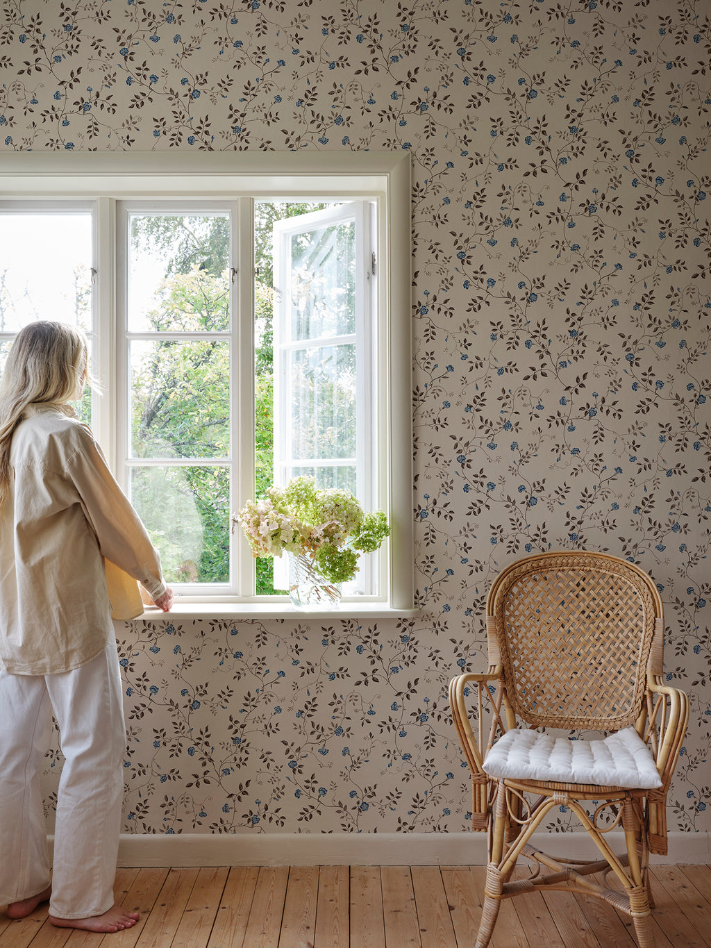Henny wallpaper by Sandberg in Oat, styled in a room, view 2