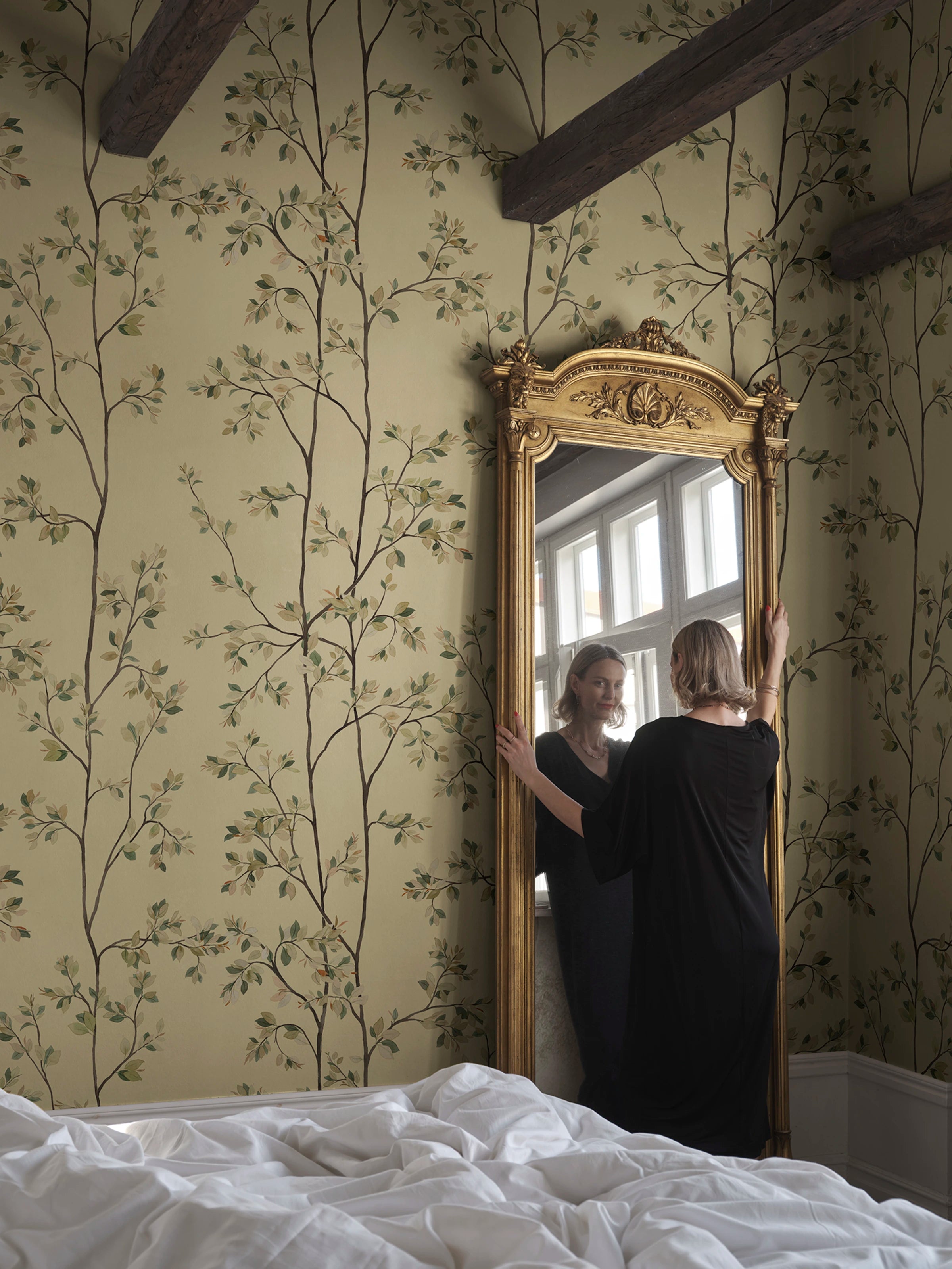 Laura wallpaper by Sandberg – botanical design, Yellow – Honey – styled in a room setting, view 6
