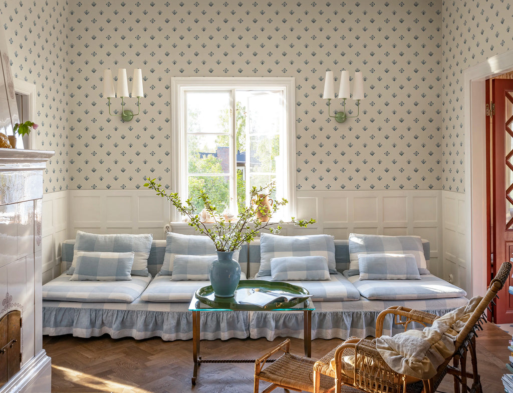 Amy wallpaper by Sandberg in a room setting