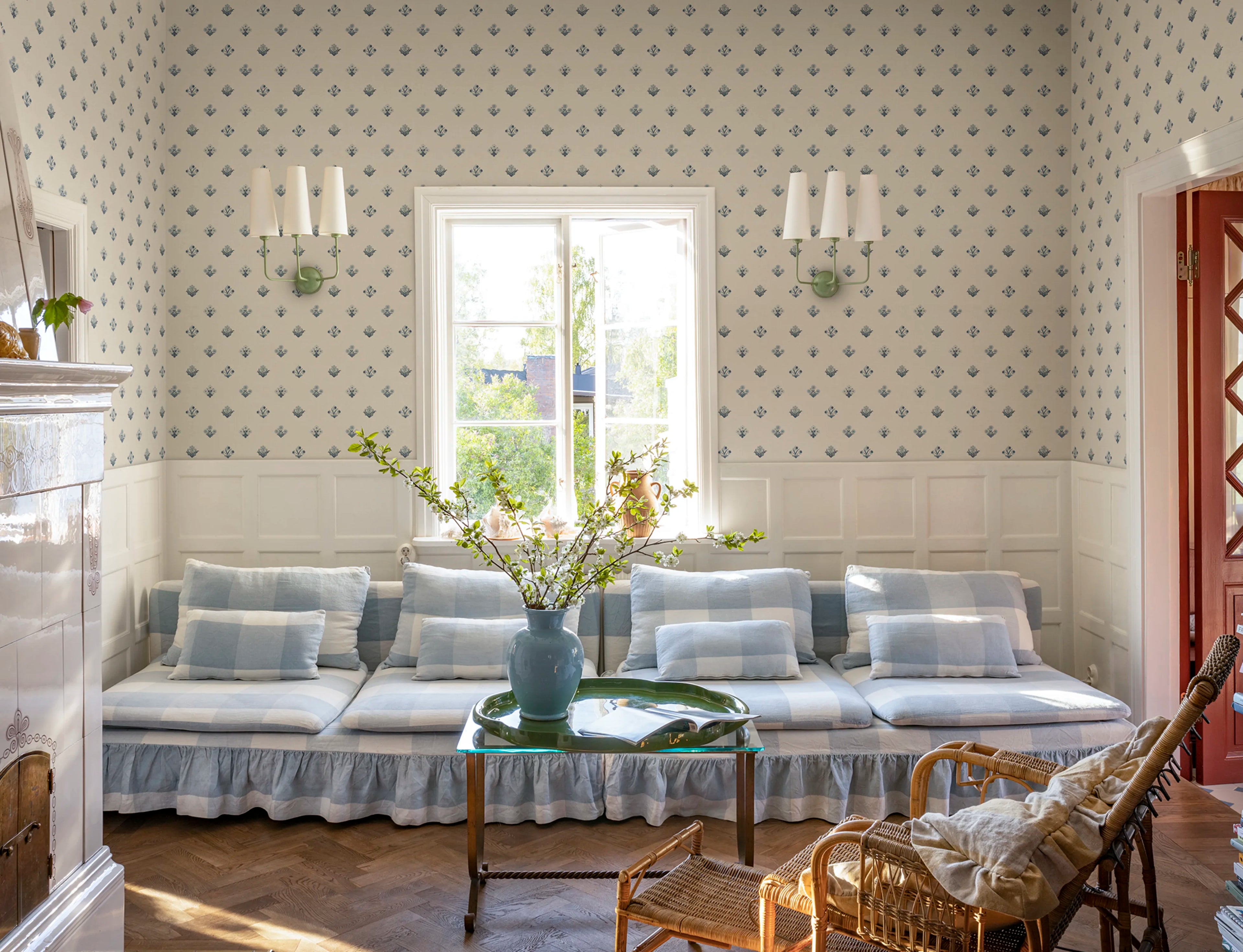 Amy wallpaper by Sandberg in a room setting