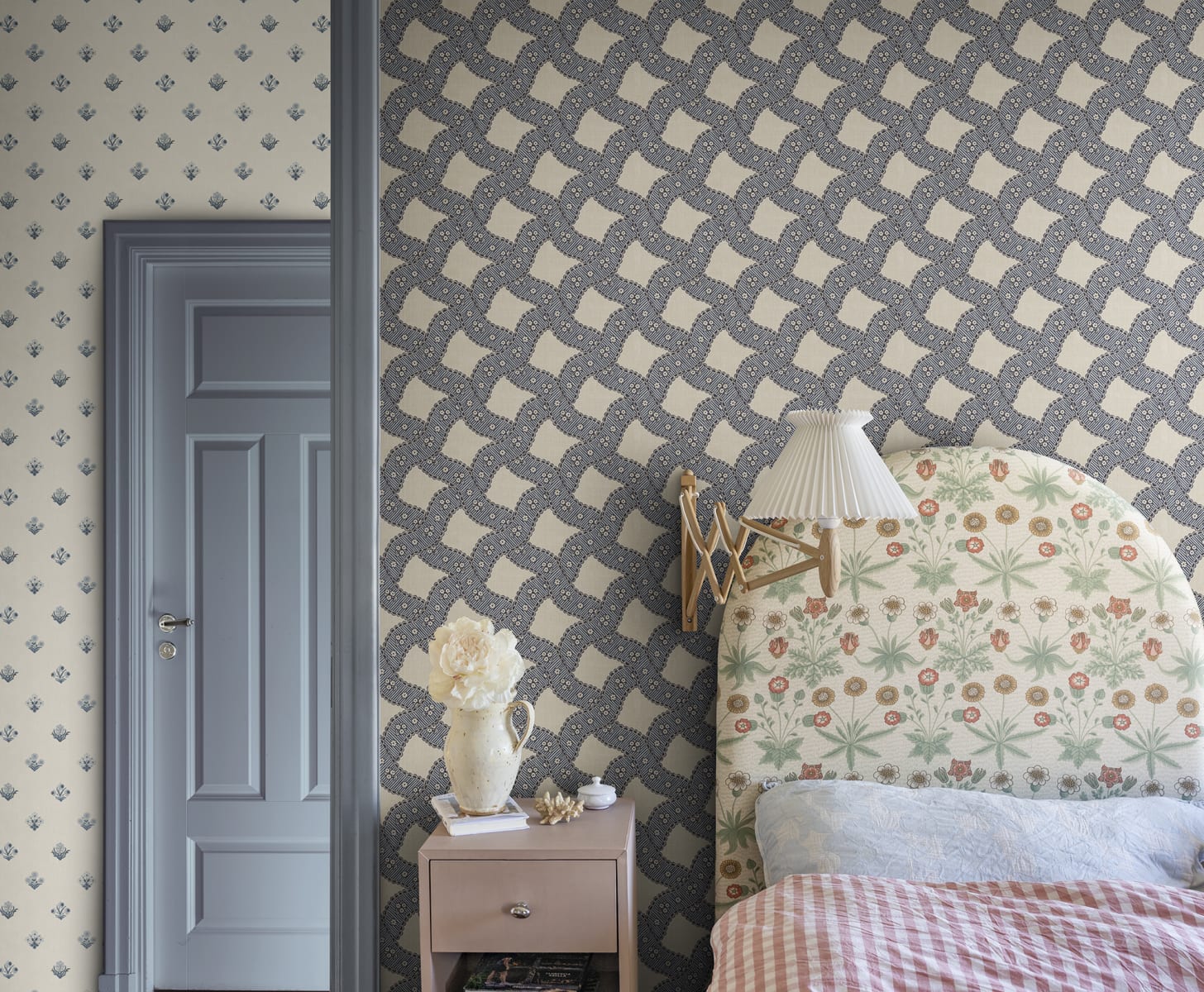 Annie wallpaper by Sandberg in a room setting