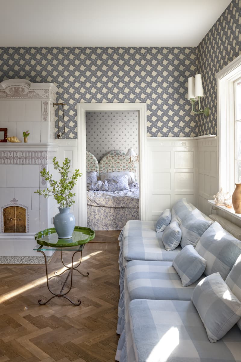 Annie wallpaper by Sandberg in a room setting