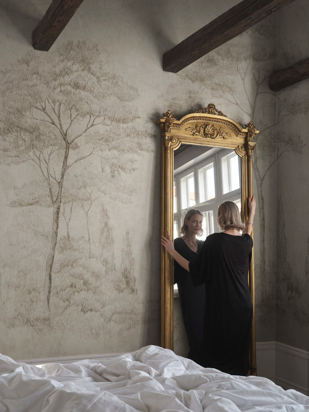 Andrea wall mural by Sandberg – forest & woodland design, Beige – Sand – styled in a room setting, view 6