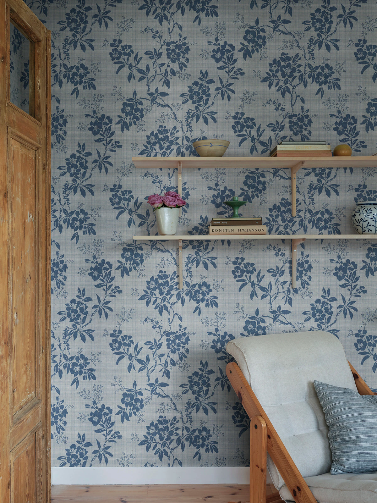 Vera wallpaper by Sandberg – floral design, Blue