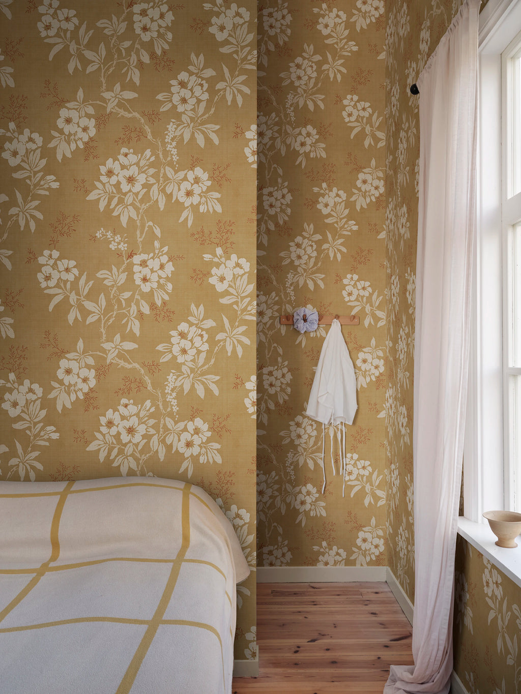 Vera wallpaper by Sandberg – floral design, Yellow