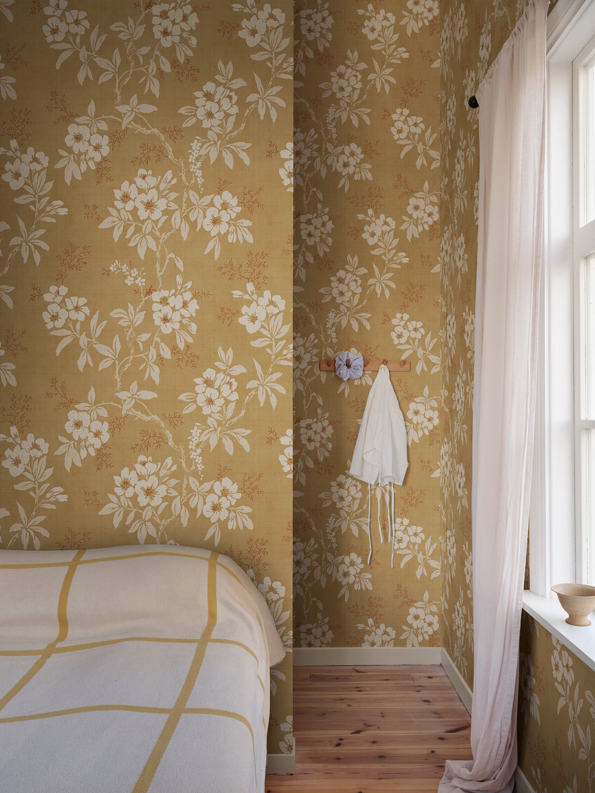 Vera wallpaper by Sandberg – floral design, Yellow