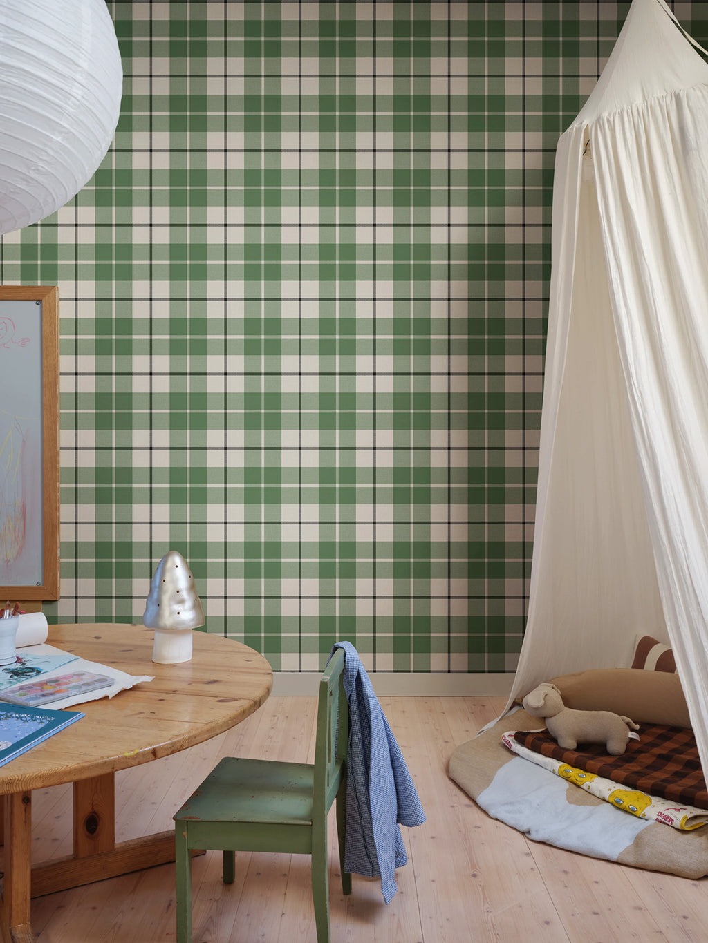 Ranold wallpaper by Sandberg – Green – Forest Green colourway – styled in a room setting, view 5