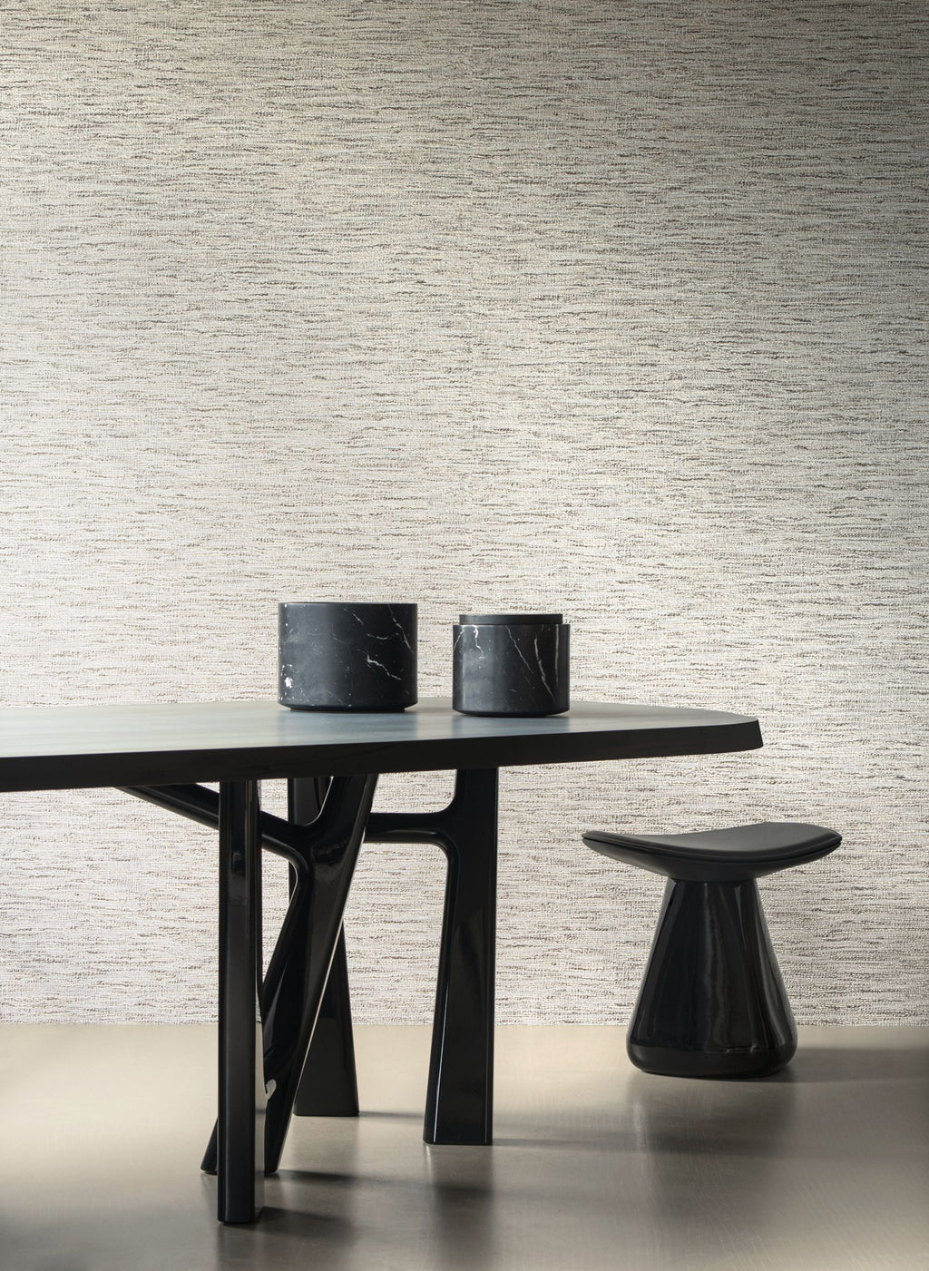Ritorto wallpaper by Arte in Beige – Shadow behind a black table and stool