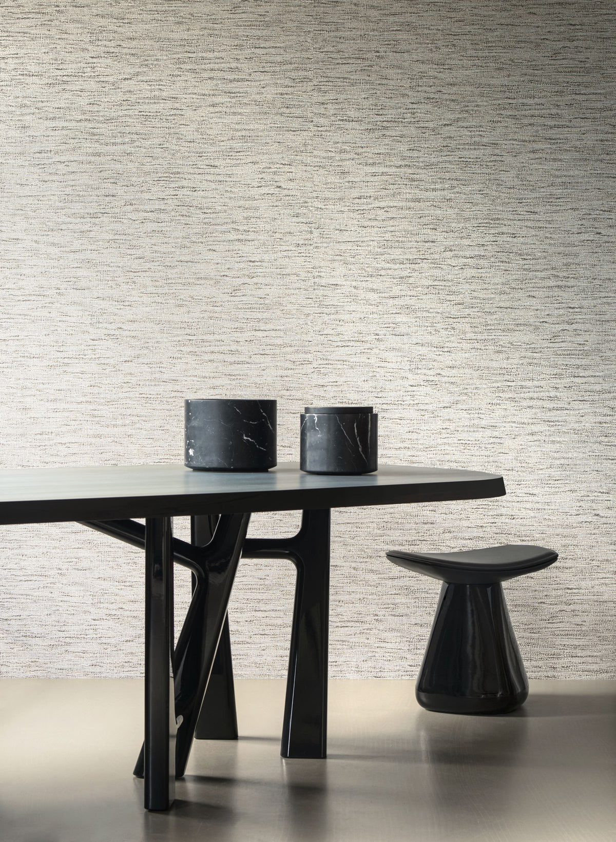 Ritorto wallpaper by Arte in Beige – Shadow behind a black table and stool