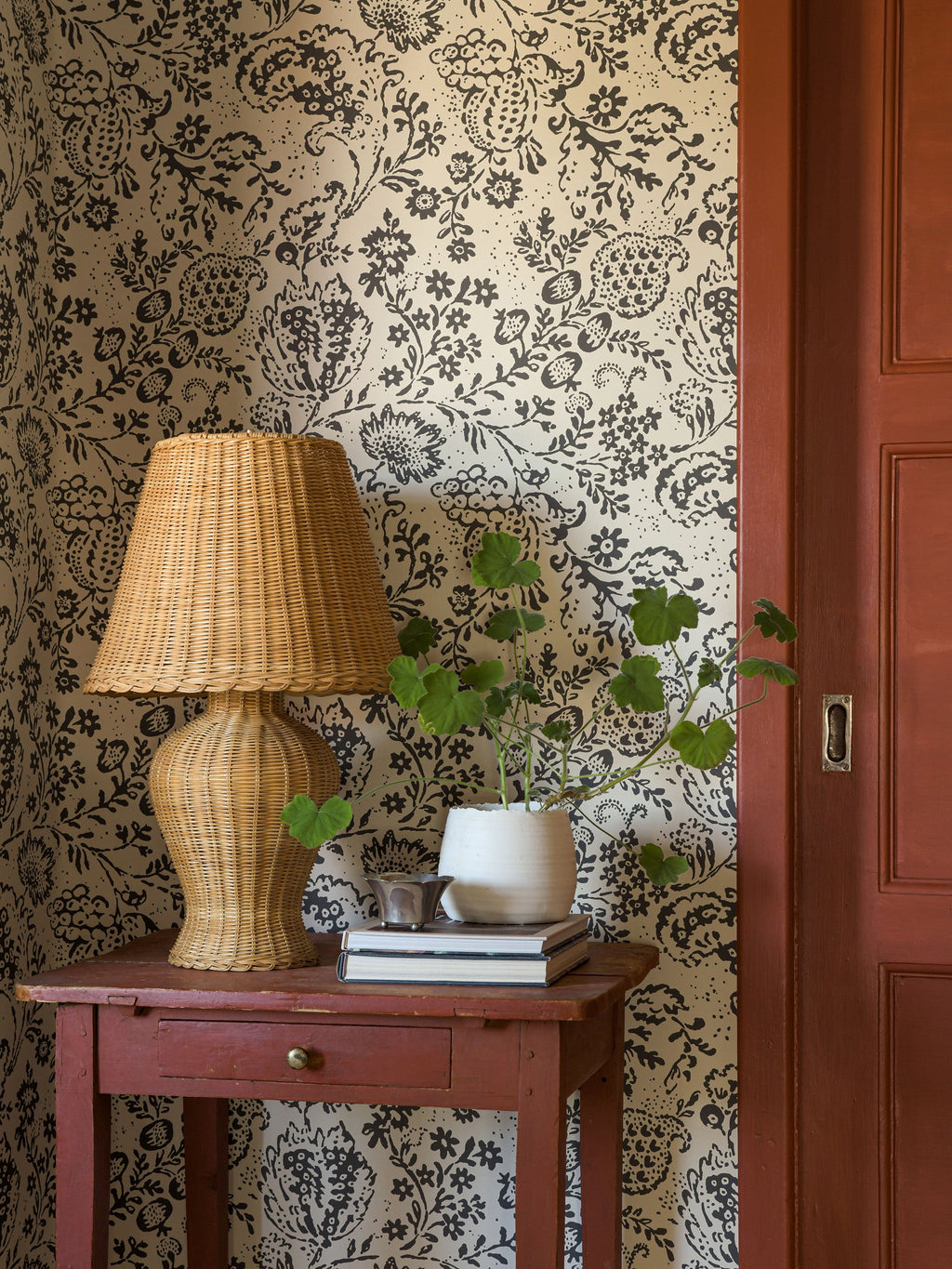 Halcyon Days wallpaper by Langelid/von Bromssen - floral design in Black