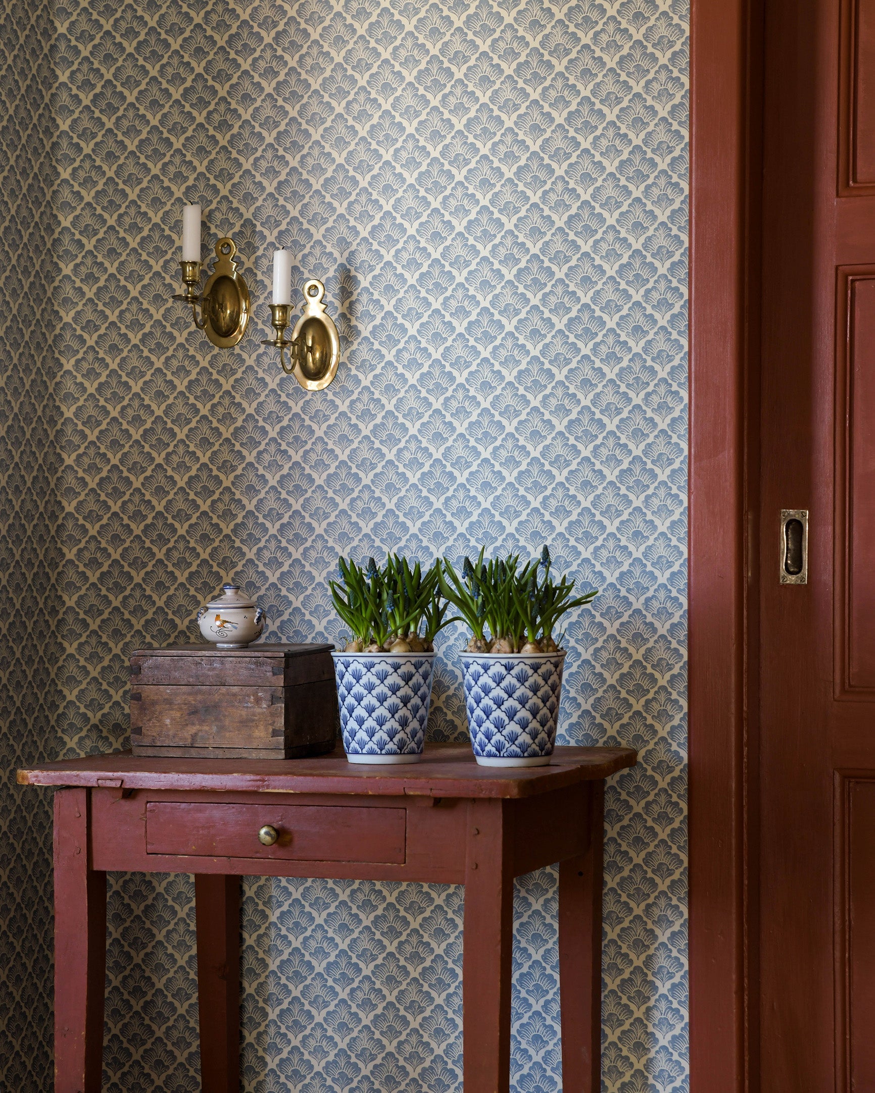 Laura wallpaper by Langelid/von Bromssen - floral design in Blue