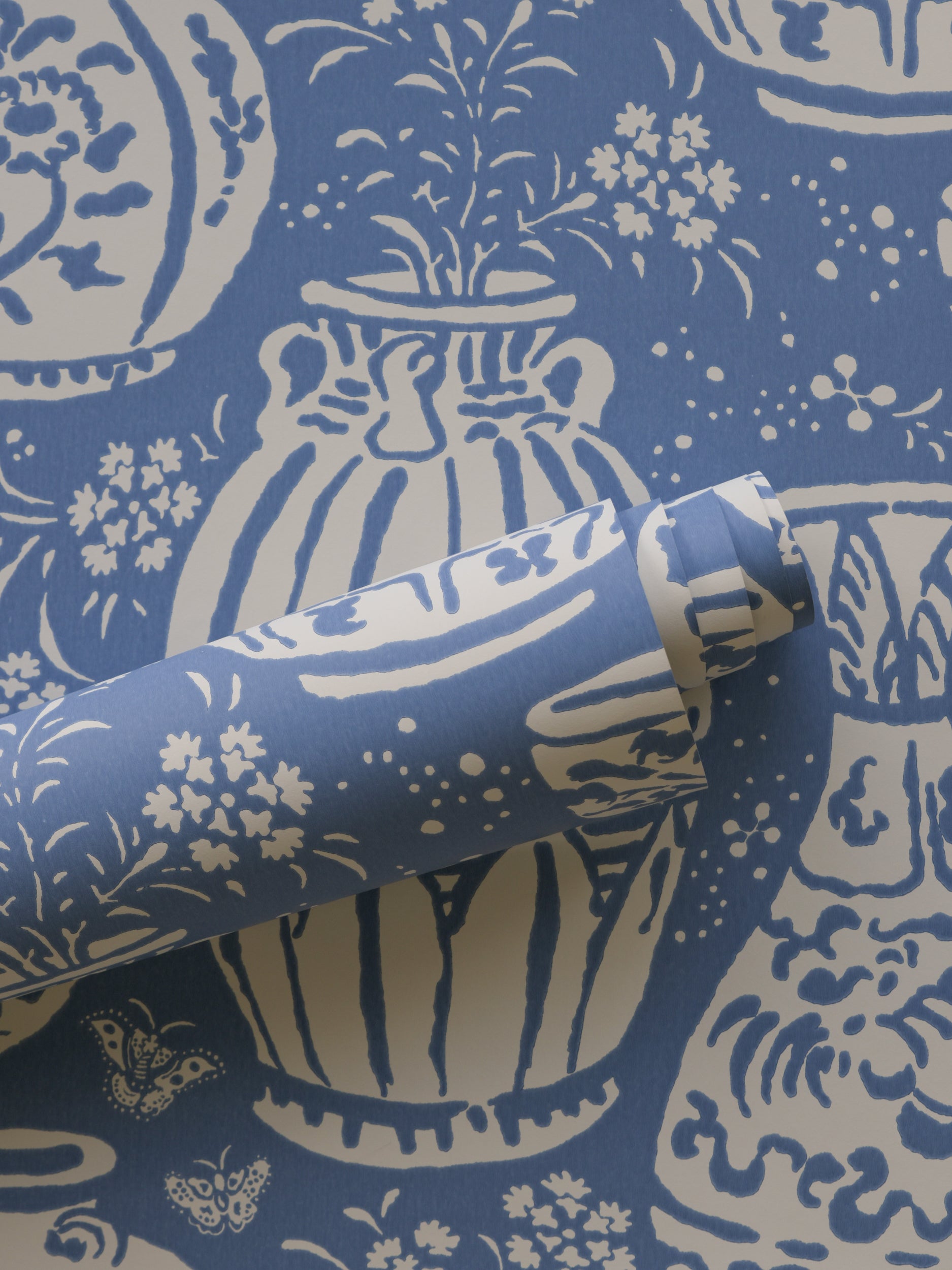 Pottery wallpaper by Langelid/von Bromssen - abstract design in Blue