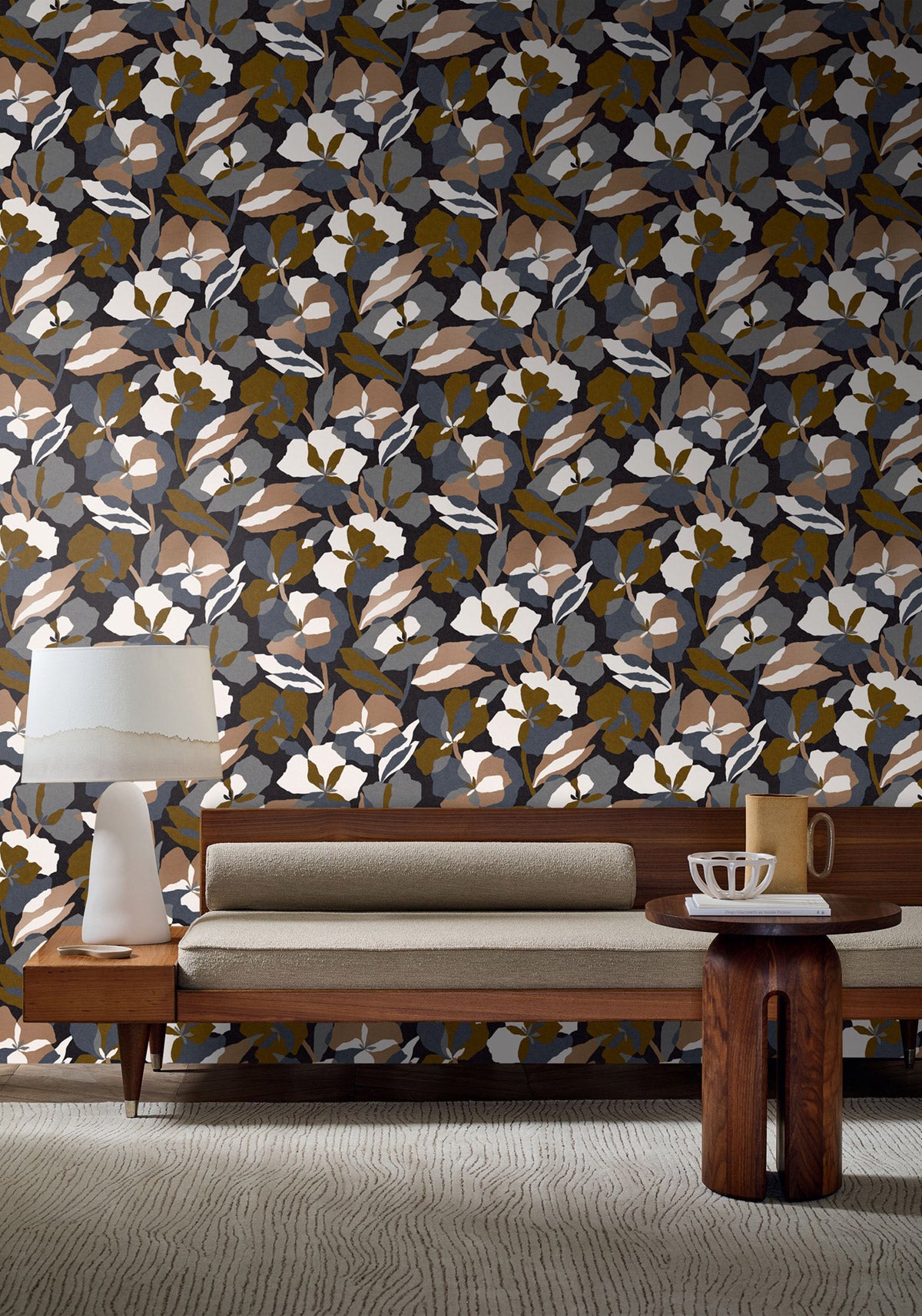 Amaryllis wallpaper by Casamance in Black – Gold, styled room shot