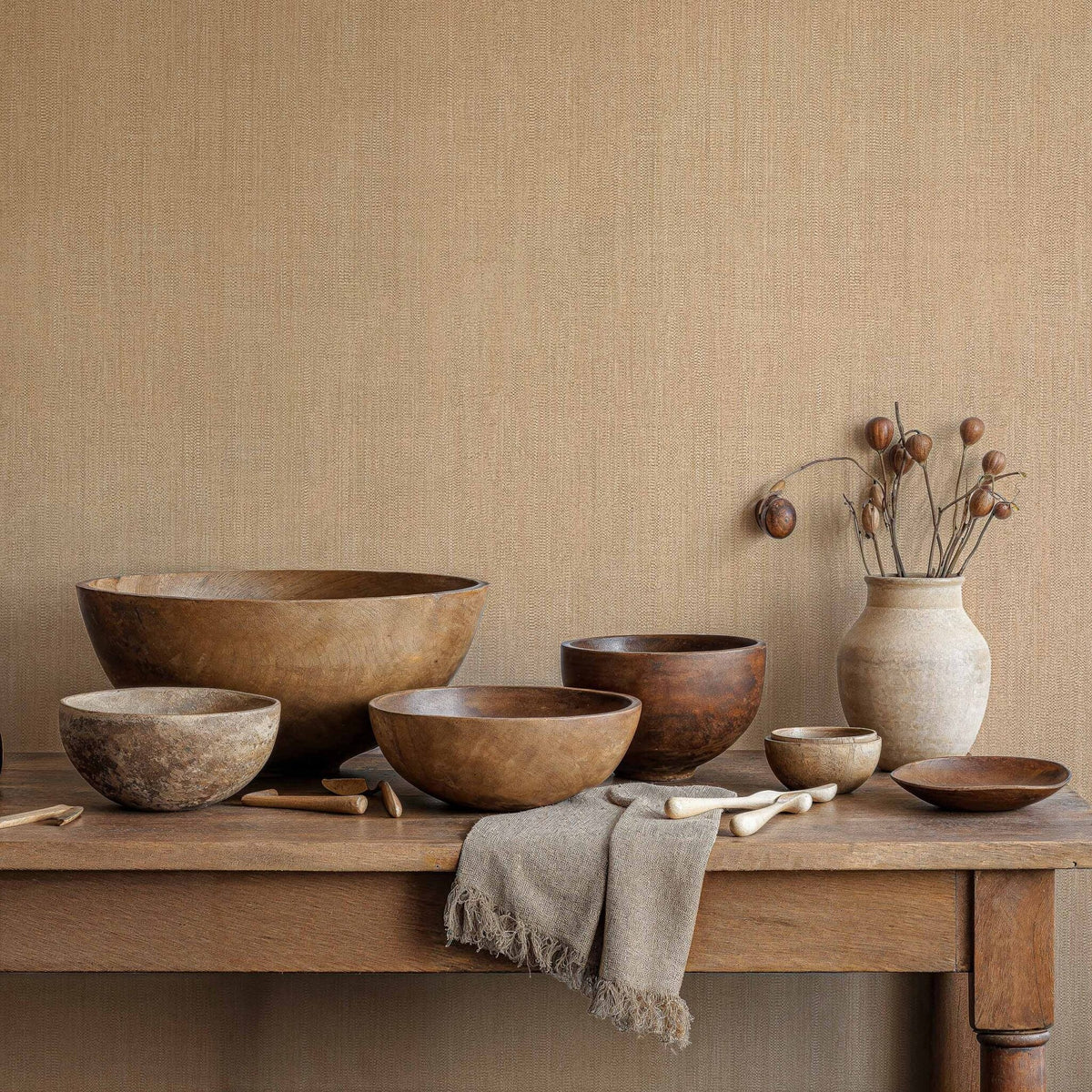 Cáñamo wallpaper by Coordonné in Peach, styled room