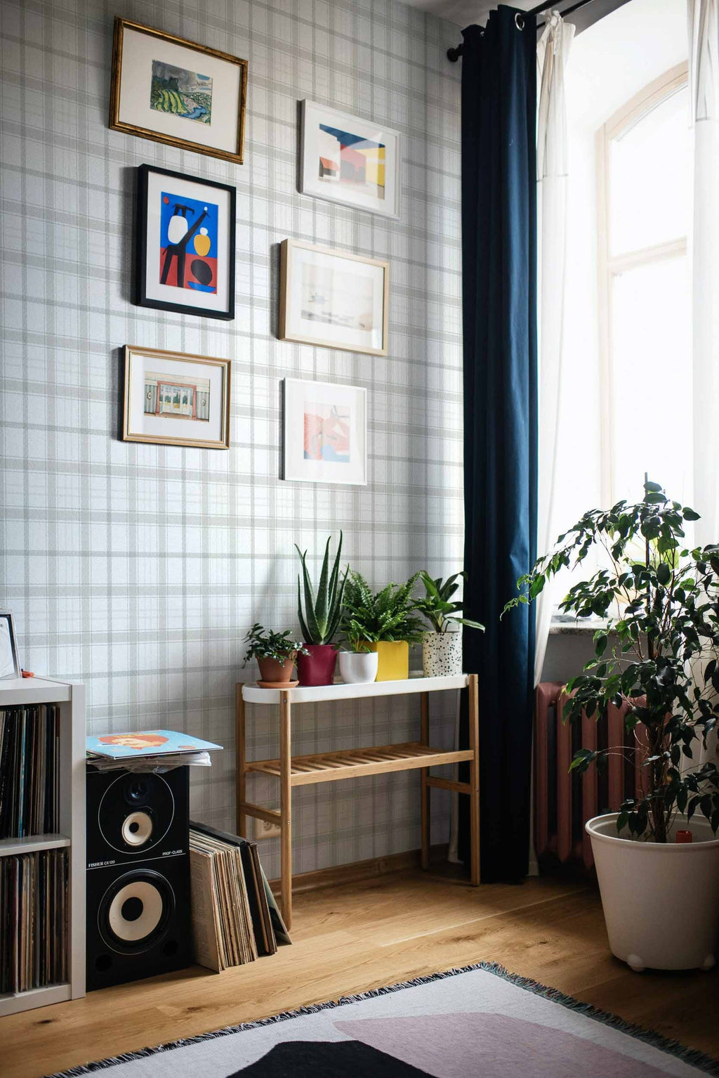 Check 11.5 wallpaper by Coordonné in Beige, styled room