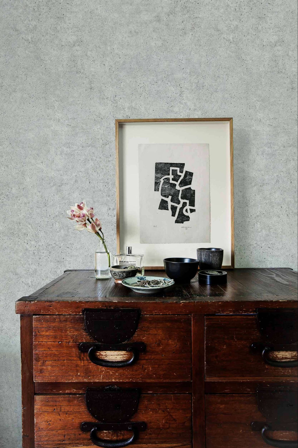 Ciment wallpaper by Coordonné in Grey – Steel, styled room