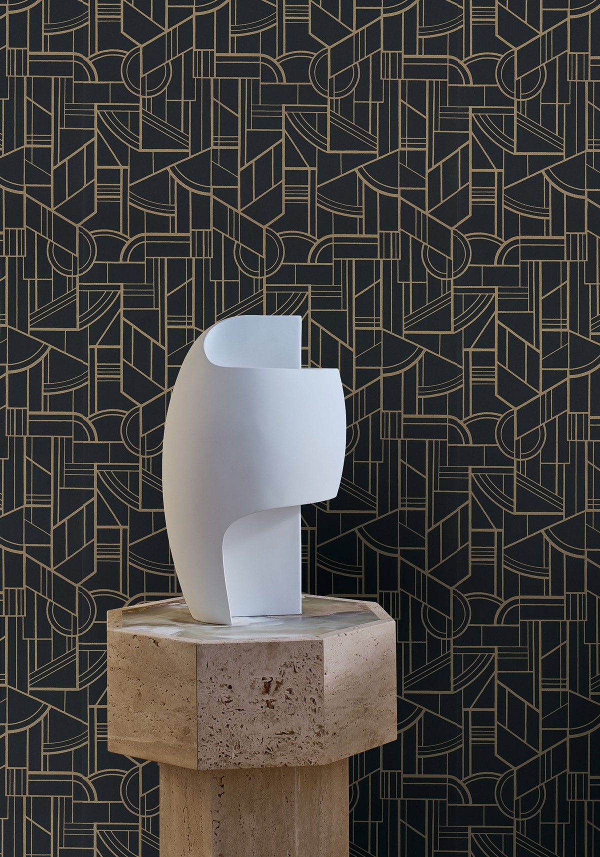 Cinétique wallpaper by Casamance in Grey – Charcoal & Gold, styled room shot