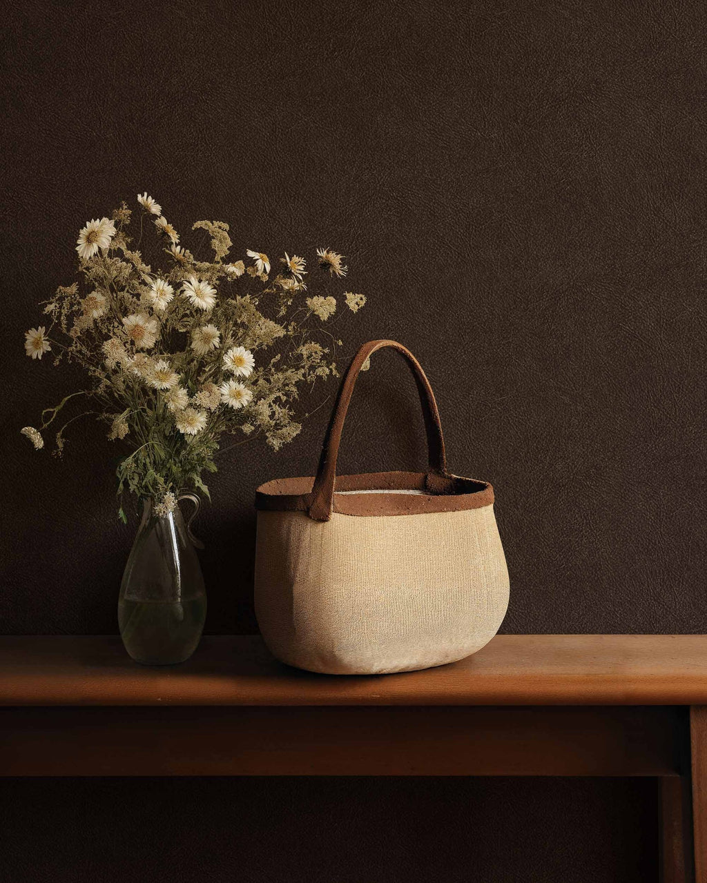 Cuero wallpaper by Coordonné in Charcoal, styled room