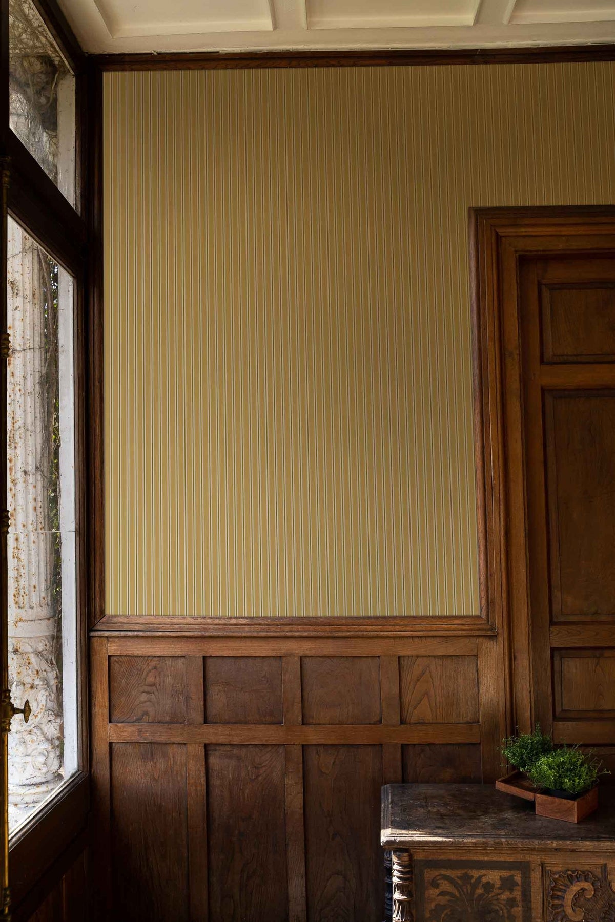 Fermín wallpaper by Coordonné in Yellow, styled room