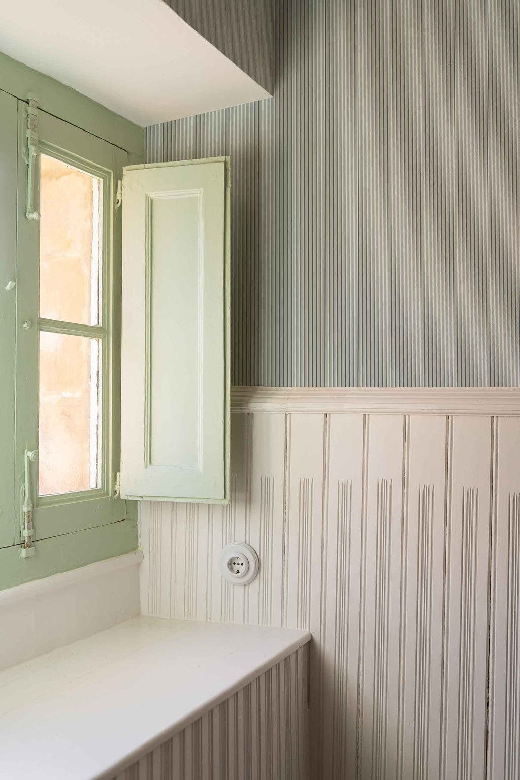 Fermín wallpaper by Coordonné in Blue – Aqua, styled room