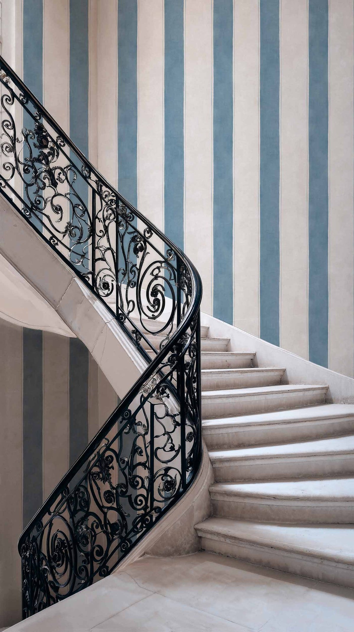 Florentine Stripe wallpaper by Coordonné in Blue – Sapphire, styled room