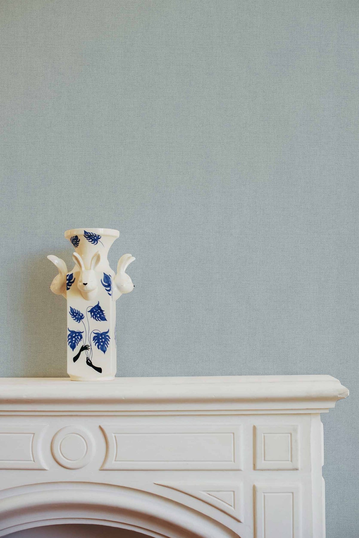 Lin wallpaper by Coordonné in Blue – Ultramarine III, styled room